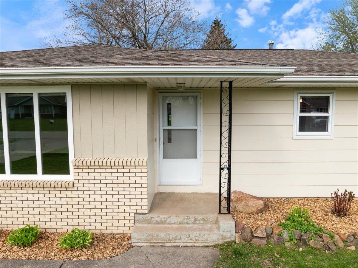522 N AUBURN AVENUE, Marshfield, Wisconsin 54449, 3 Bedrooms Bedrooms, ,1 BathroomBathrooms,Residential,For Sale,522 N AUBURN AVENUE,22501848