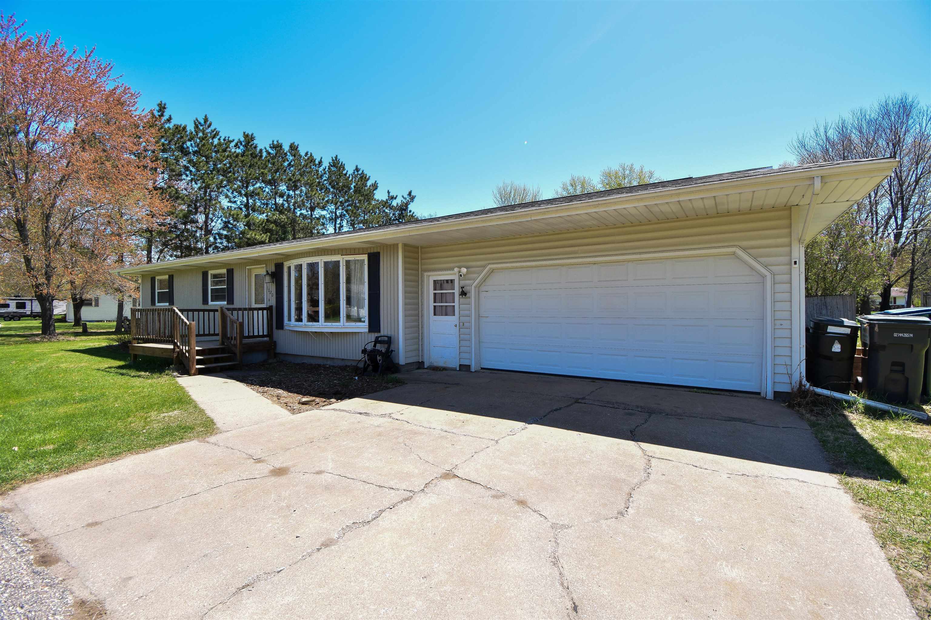 1020 LAKEWOOD LANE, Wisconsin Rapids, Wisconsin 54494, 3 Bedrooms Bedrooms, ,1 BathroomBathrooms,Residential,For Sale,1020 LAKEWOOD LANE,22501857