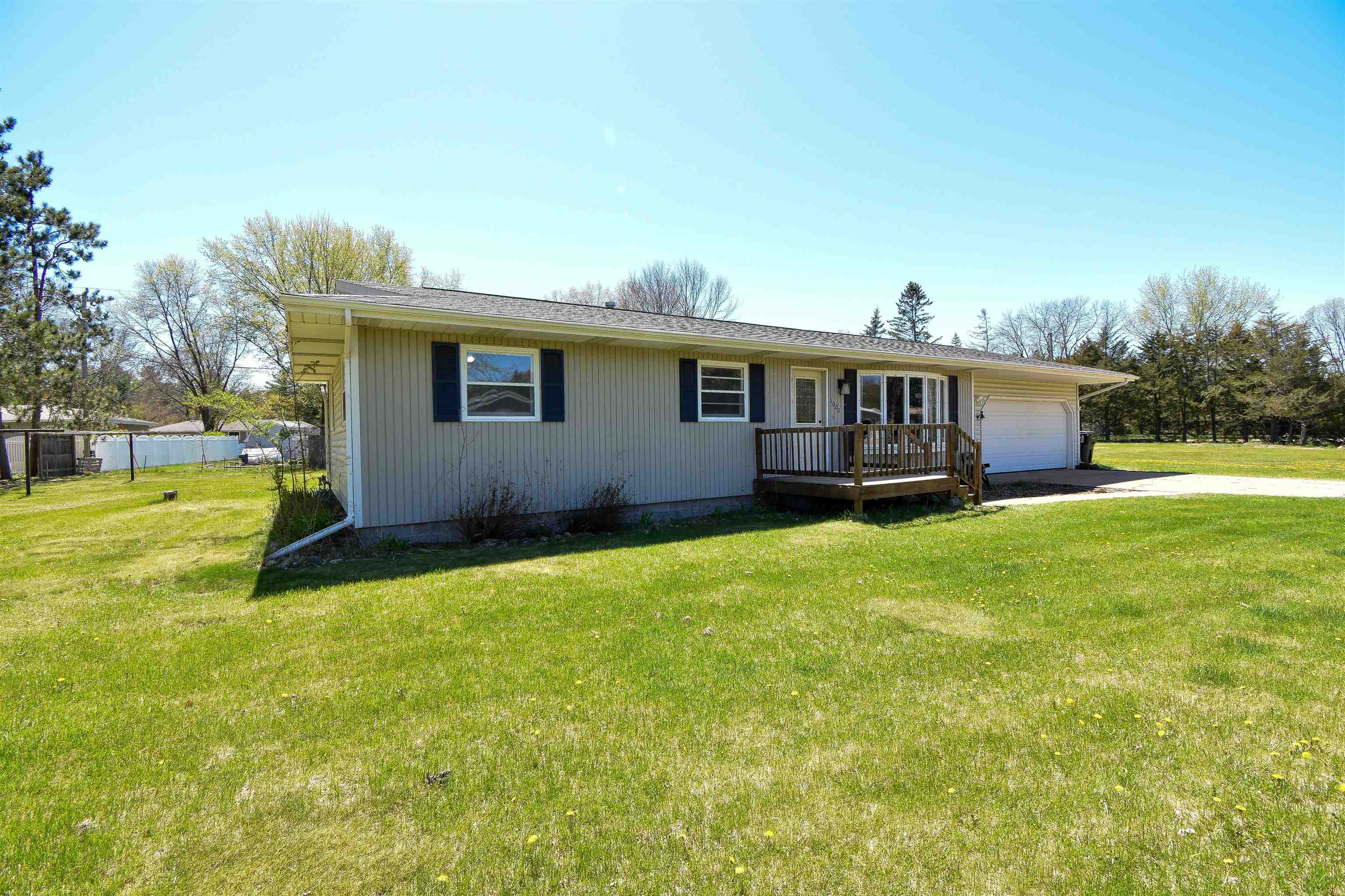 1020 LAKEWOOD LANE, Wisconsin Rapids, Wisconsin 54494, 3 Bedrooms Bedrooms, ,1 BathroomBathrooms,Residential,For Sale,1020 LAKEWOOD LANE,22501857