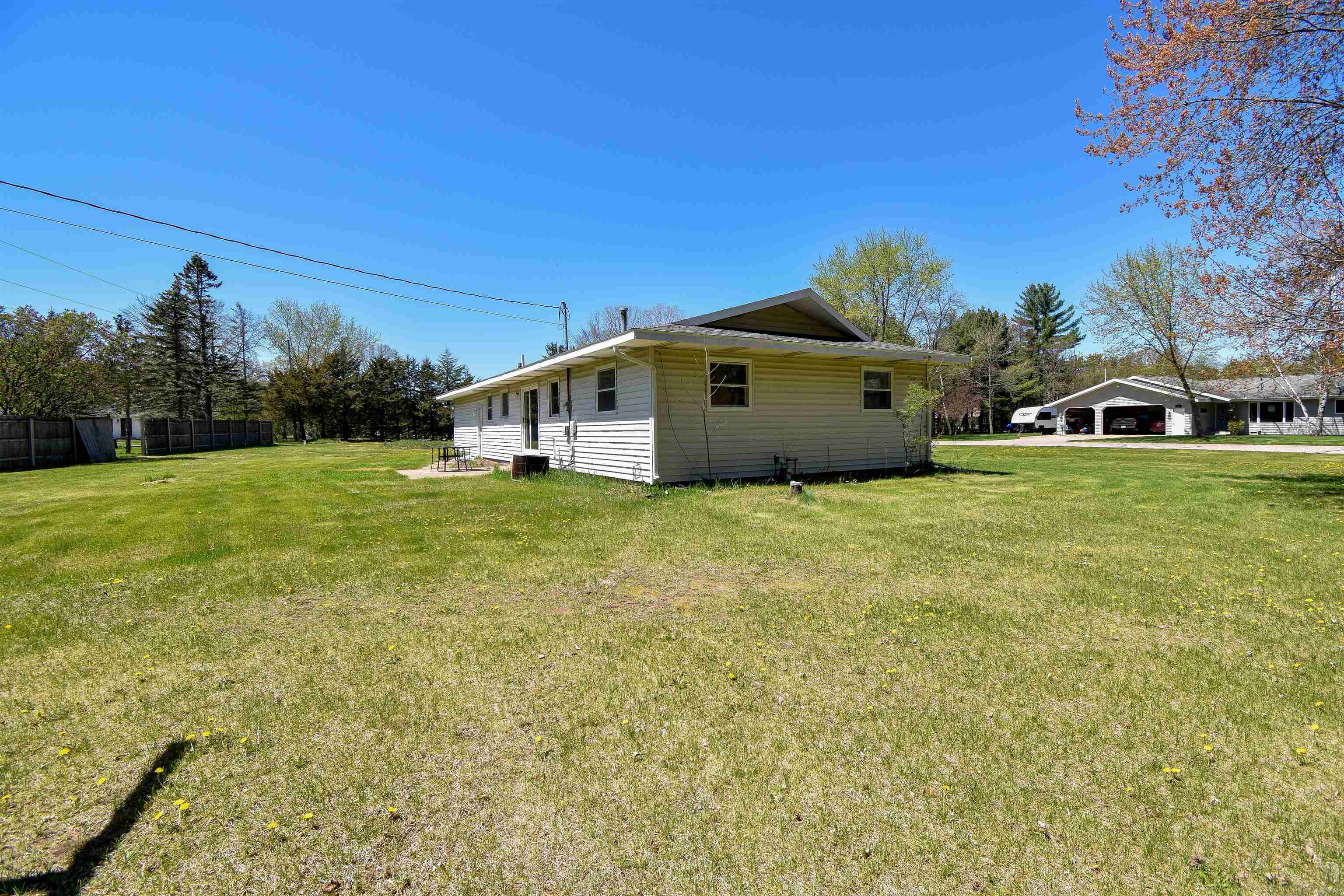 1020 LAKEWOOD LANE, Wisconsin Rapids, Wisconsin 54494, 3 Bedrooms Bedrooms, ,1 BathroomBathrooms,Residential,For Sale,1020 LAKEWOOD LANE,22501857