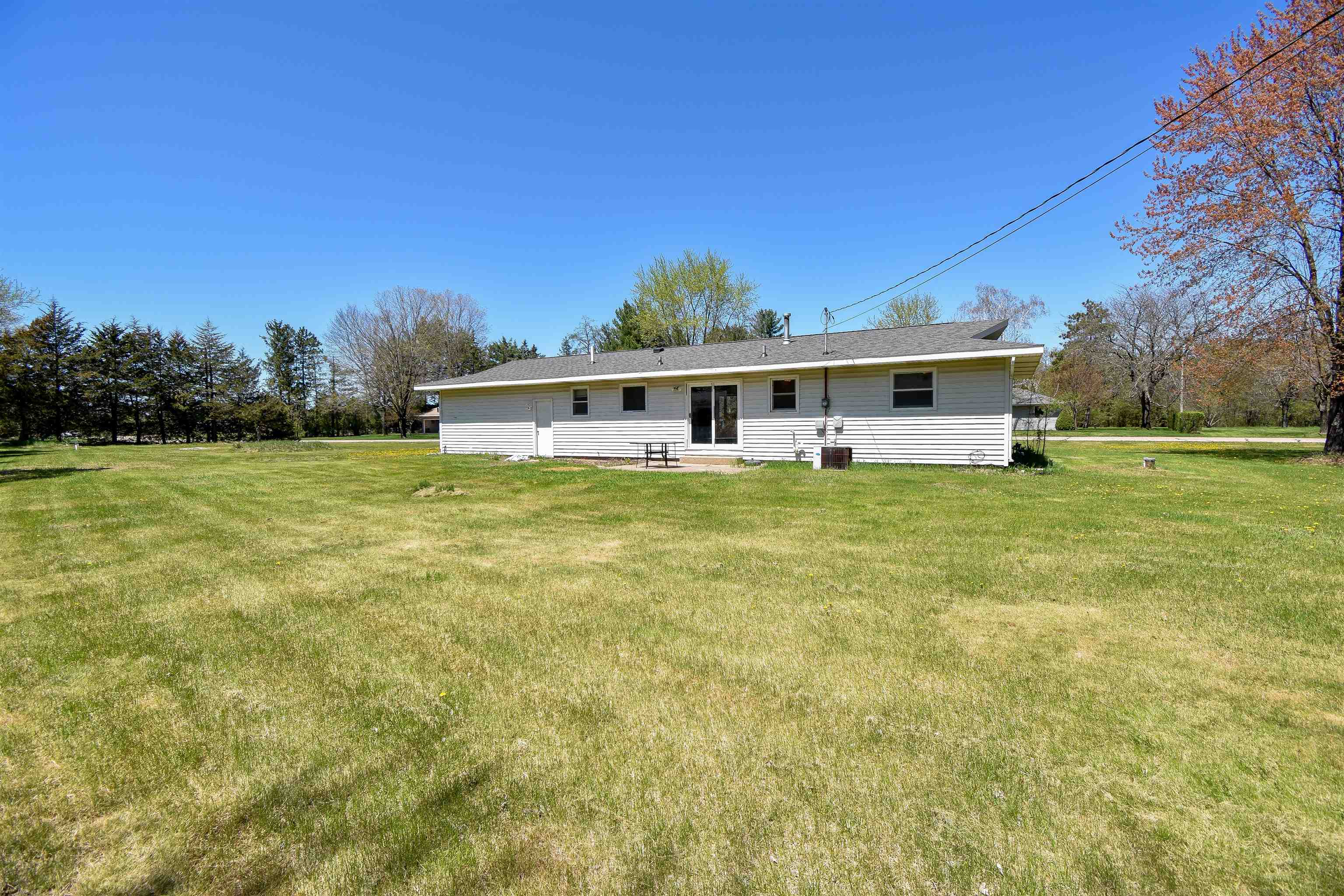 1020 LAKEWOOD LANE, Wisconsin Rapids, Wisconsin 54494, 3 Bedrooms Bedrooms, ,1 BathroomBathrooms,Residential,For Sale,1020 LAKEWOOD LANE,22501857