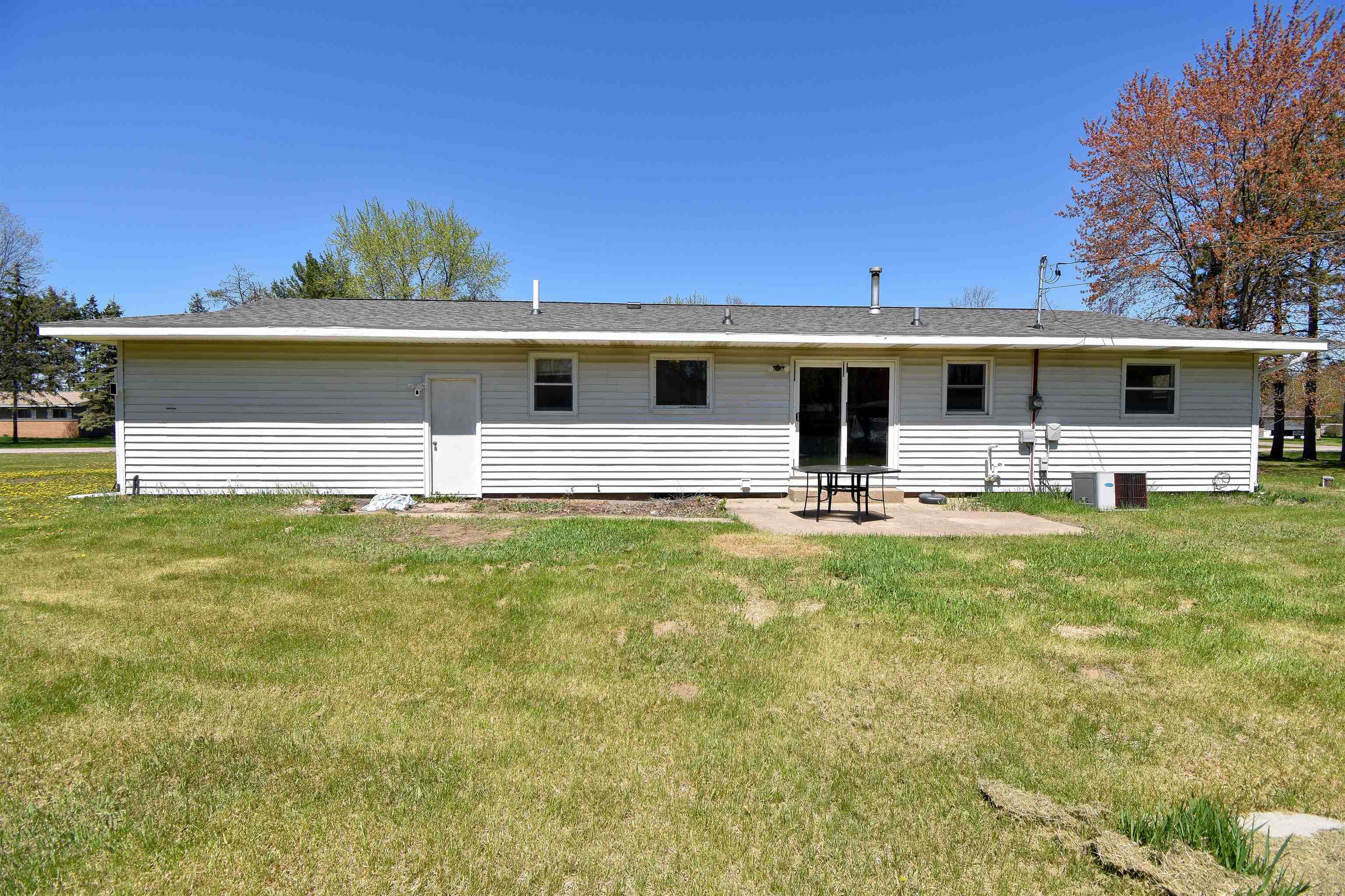 1020 LAKEWOOD LANE, Wisconsin Rapids, Wisconsin 54494, 3 Bedrooms Bedrooms, ,1 BathroomBathrooms,Residential,For Sale,1020 LAKEWOOD LANE,22501857
