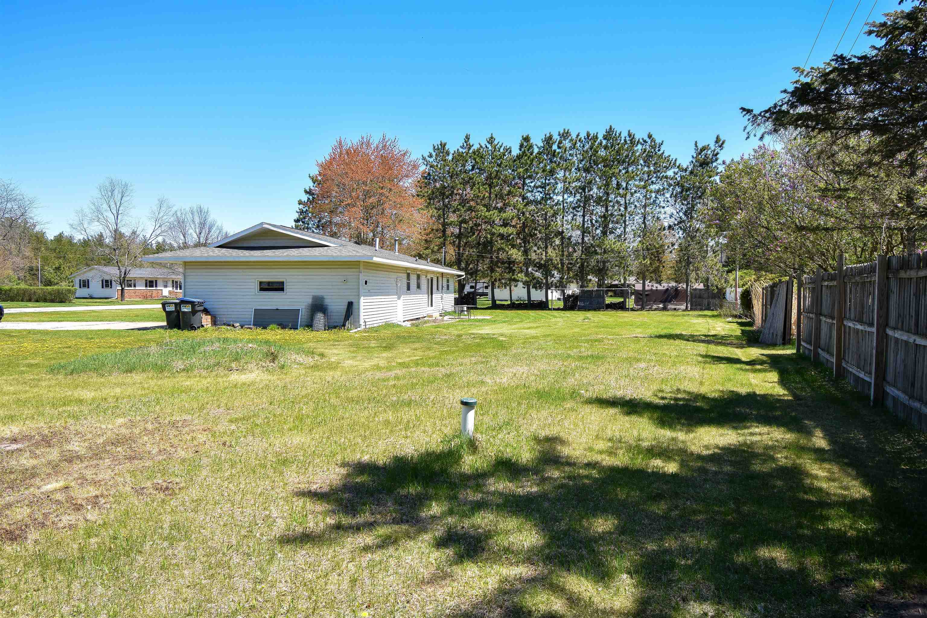 1020 LAKEWOOD LANE, Wisconsin Rapids, Wisconsin 54494, 3 Bedrooms Bedrooms, ,1 BathroomBathrooms,Residential,For Sale,1020 LAKEWOOD LANE,22501857
