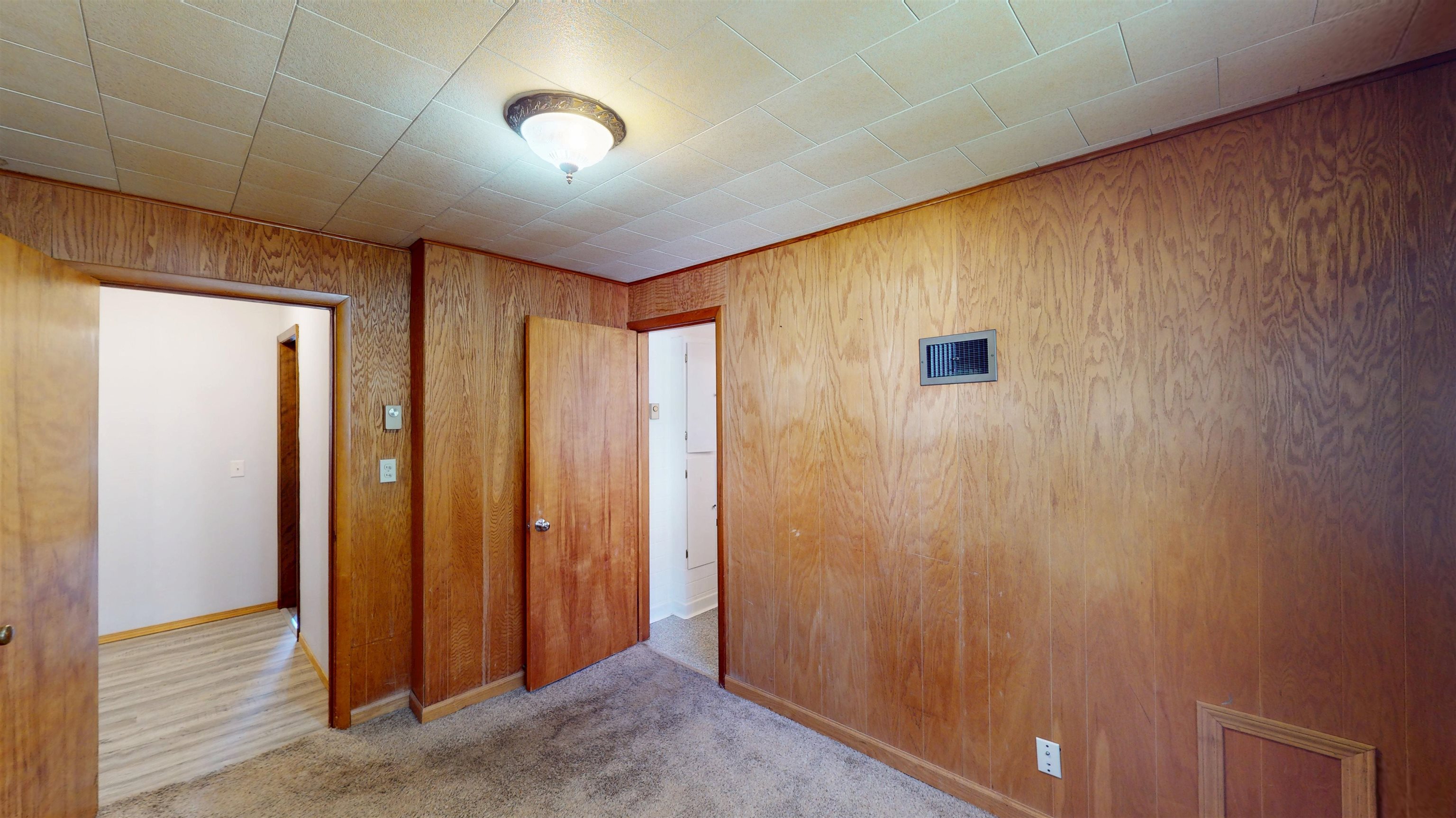 212 E 5TH STREET, Marshfield, Wisconsin 54449, 3 Bedrooms Bedrooms, 7 Rooms Rooms,1 BathroomBathrooms,Multi-family,For Sale,212 E 5TH STREET,22501893