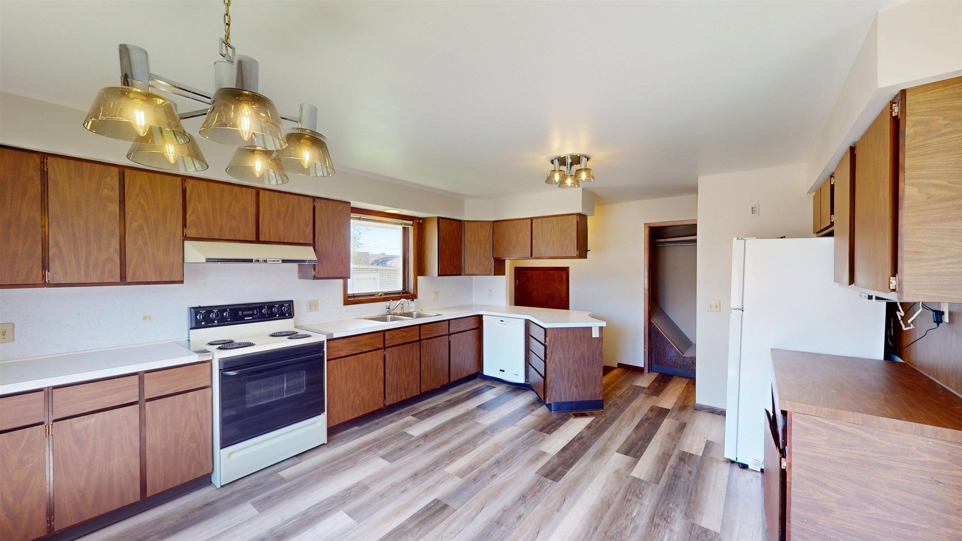 212 E 5TH STREET, Marshfield, Wisconsin 54449, 3 Bedrooms Bedrooms, 7 Rooms Rooms,1 BathroomBathrooms,Multi-family,For Sale,212 E 5TH STREET,22501893
