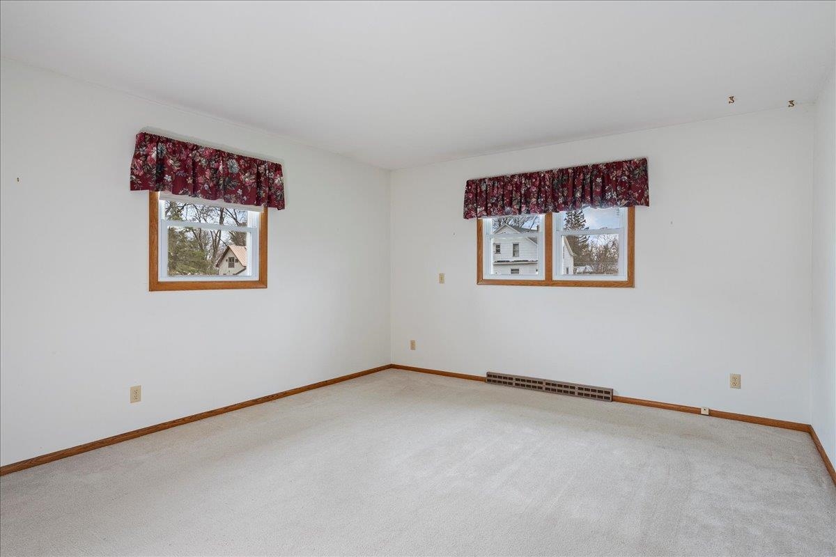 1408 S HEMLOCK AVENUE, Marshfield, Wisconsin 54449, 4 Bedrooms Bedrooms, ,2 BathroomsBathrooms,Residential,For Sale,1408 S HEMLOCK AVENUE,22501894