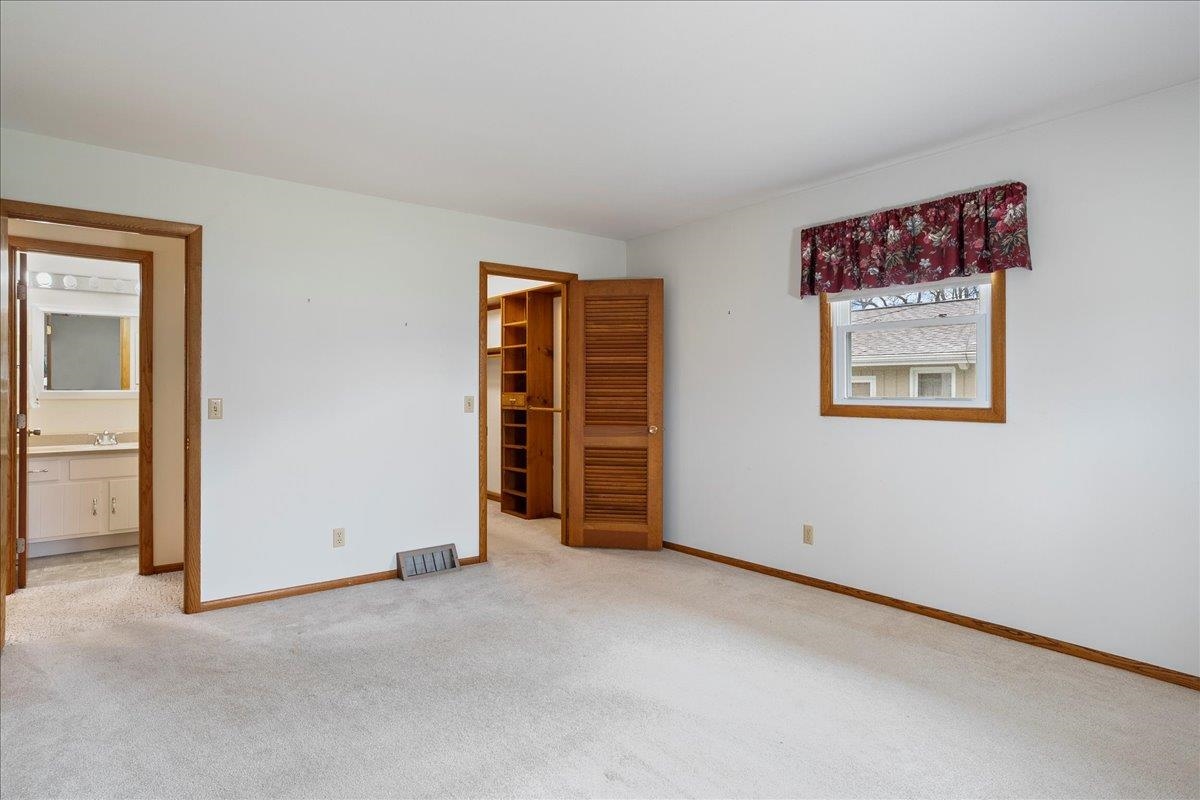 1408 S HEMLOCK AVENUE, Marshfield, Wisconsin 54449, 4 Bedrooms Bedrooms, ,2 BathroomsBathrooms,Residential,For Sale,1408 S HEMLOCK AVENUE,22501894
