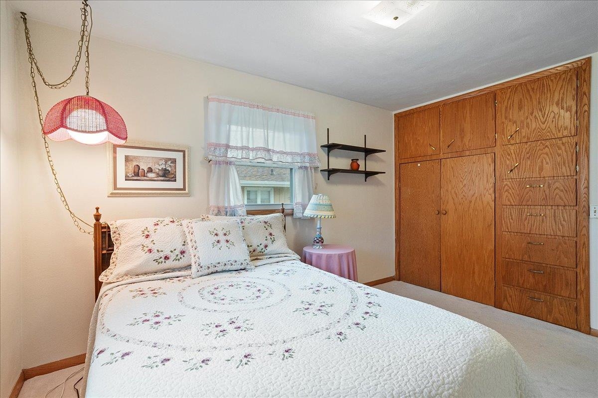 1408 S HEMLOCK AVENUE, Marshfield, Wisconsin 54449, 4 Bedrooms Bedrooms, ,2 BathroomsBathrooms,Residential,For Sale,1408 S HEMLOCK AVENUE,22501894