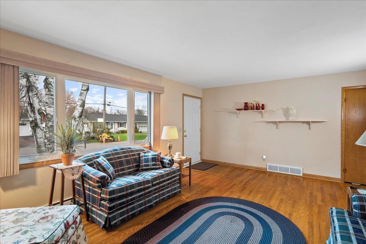 1408 S HEMLOCK AVENUE, Marshfield, Wisconsin 54449, 4 Bedrooms Bedrooms, ,2 BathroomsBathrooms,Residential,For Sale,1408 S HEMLOCK AVENUE,22501894