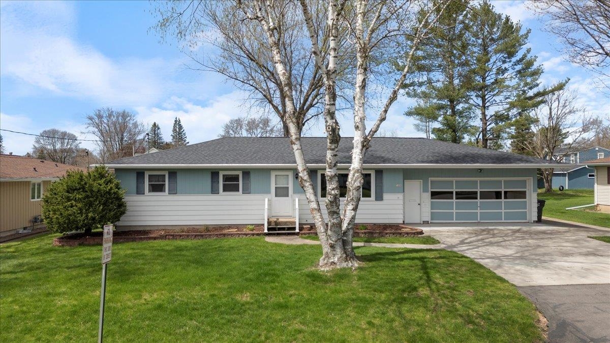 1408 S HEMLOCK AVENUE, Marshfield, Wisconsin 54449, 4 Bedrooms Bedrooms, ,2 BathroomsBathrooms,Residential,For Sale,1408 S HEMLOCK AVENUE,22501894