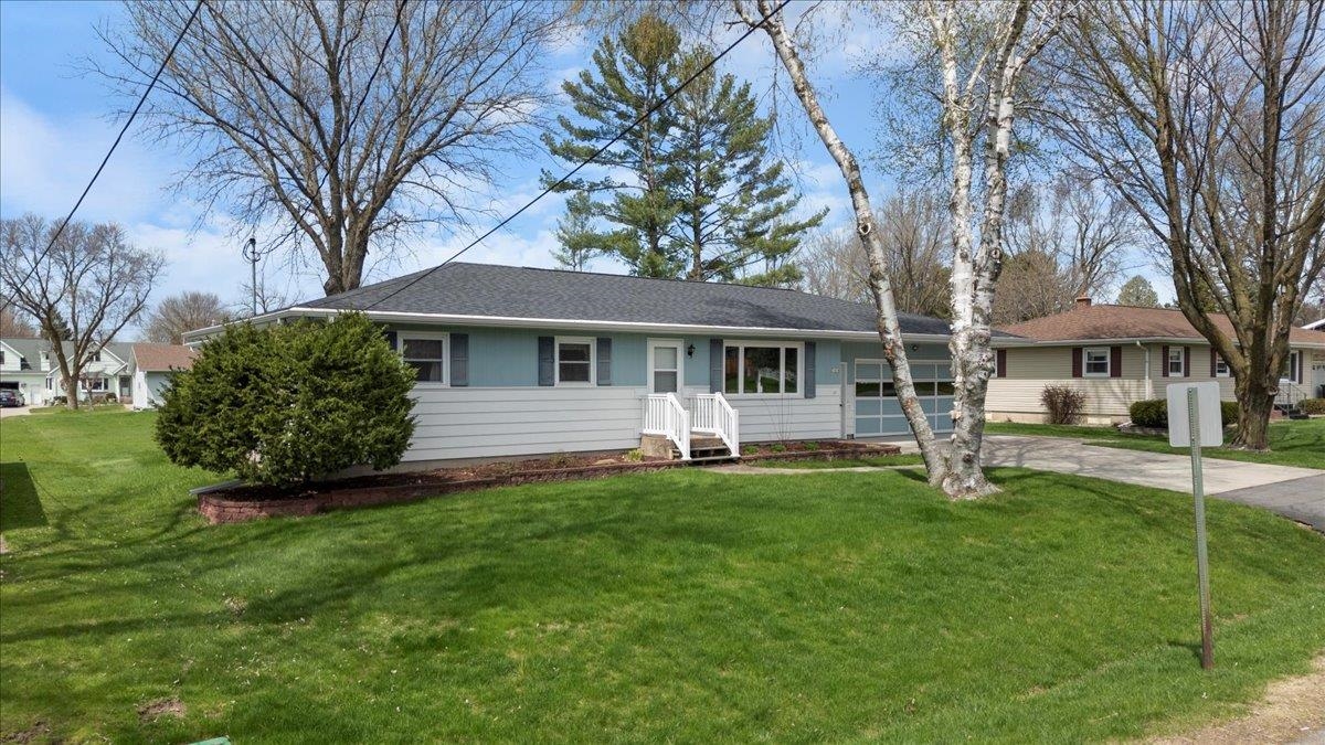1408 S HEMLOCK AVENUE, Marshfield, Wisconsin 54449, 4 Bedrooms Bedrooms, ,2 BathroomsBathrooms,Residential,For Sale,1408 S HEMLOCK AVENUE,22501894