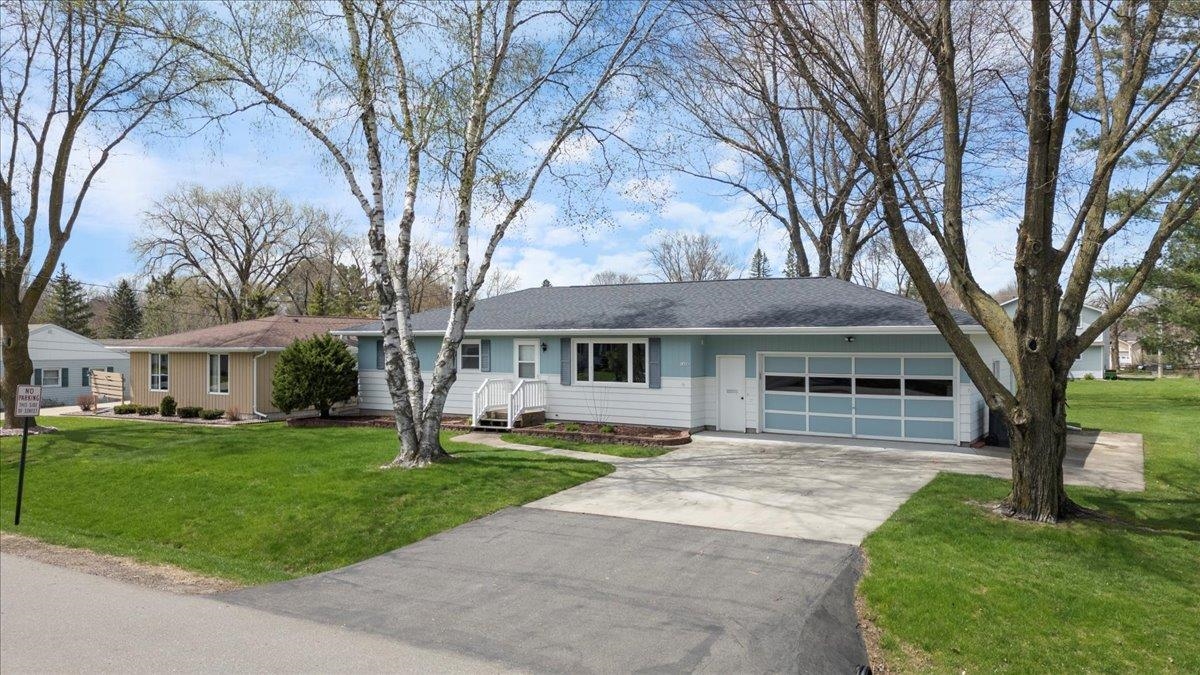1408 S HEMLOCK AVENUE, Marshfield, Wisconsin 54449, 4 Bedrooms Bedrooms, ,2 BathroomsBathrooms,Residential,For Sale,1408 S HEMLOCK AVENUE,22501894