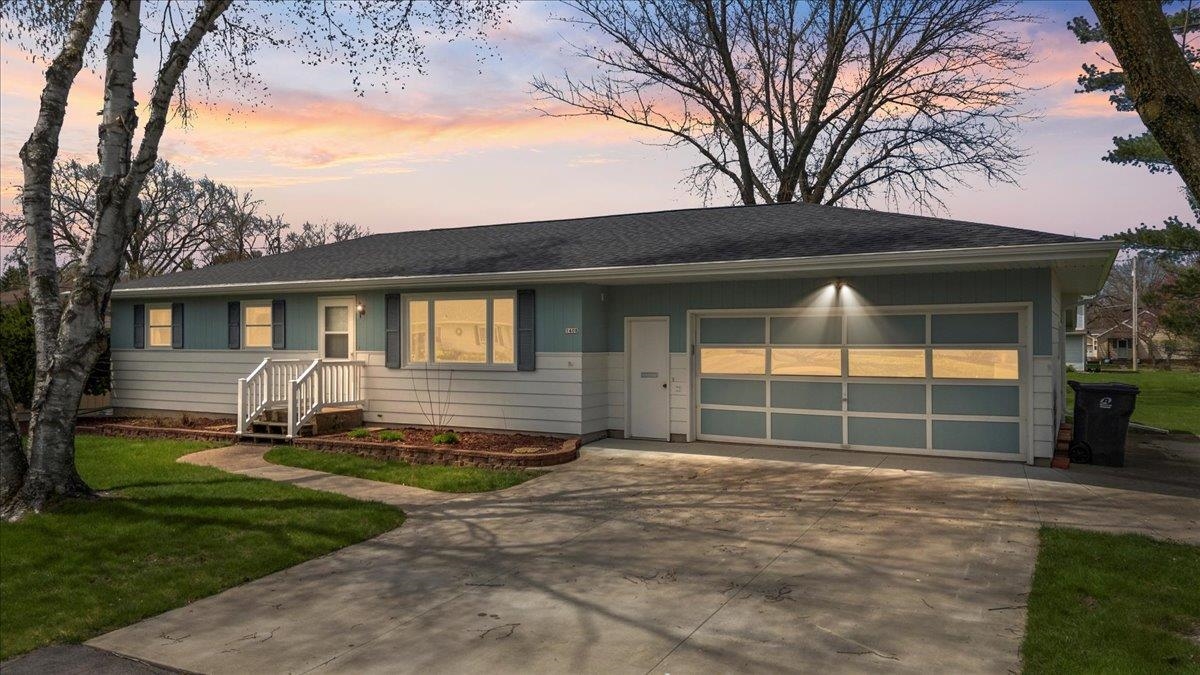 1408 S HEMLOCK AVENUE, Marshfield, Wisconsin 54449, 4 Bedrooms Bedrooms, ,2 BathroomsBathrooms,Residential,For Sale,1408 S HEMLOCK AVENUE,22501894