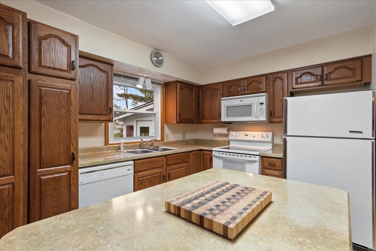 1408 S HEMLOCK AVENUE, Marshfield, Wisconsin 54449, 4 Bedrooms Bedrooms, ,2 BathroomsBathrooms,Residential,For Sale,1408 S HEMLOCK AVENUE,22501894