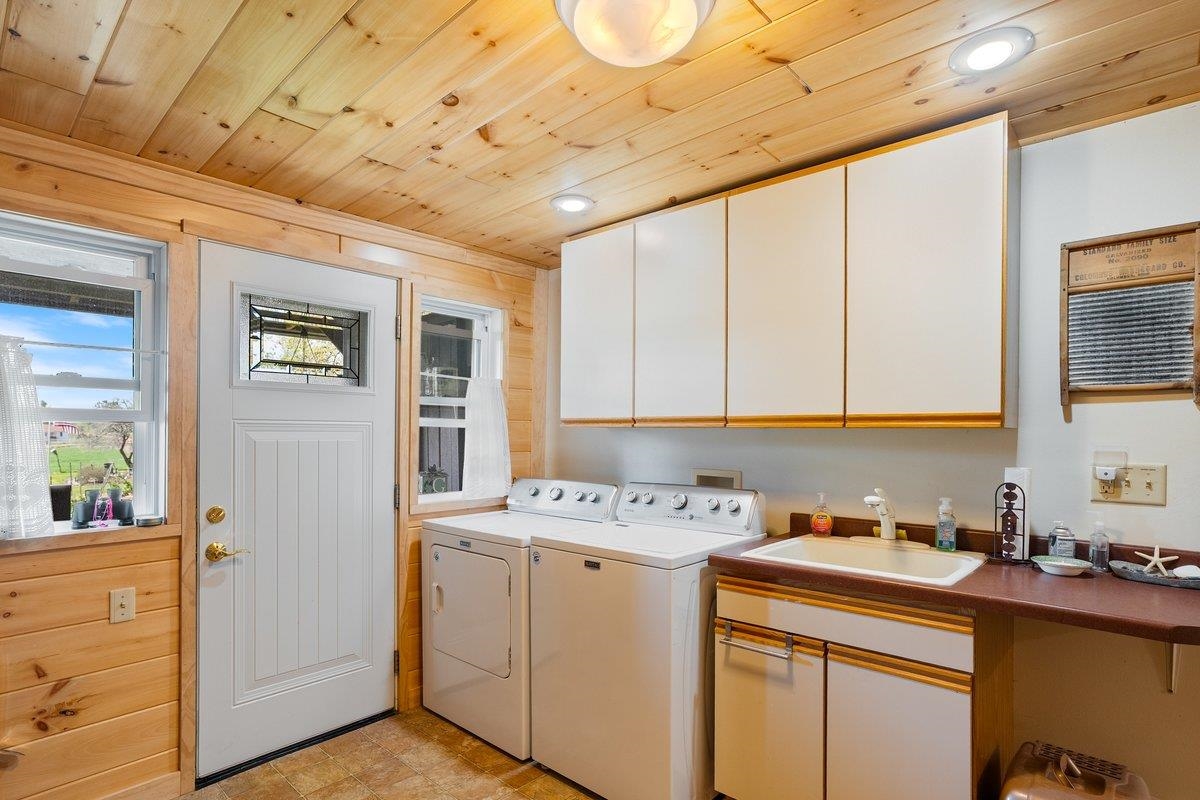 211515 DRAKE AVENUE, Stratford, Wisconsin 54484, 3 Bedrooms Bedrooms, ,2 BathroomsBathrooms,Residential,For Sale,211515 DRAKE AVENUE,22501950