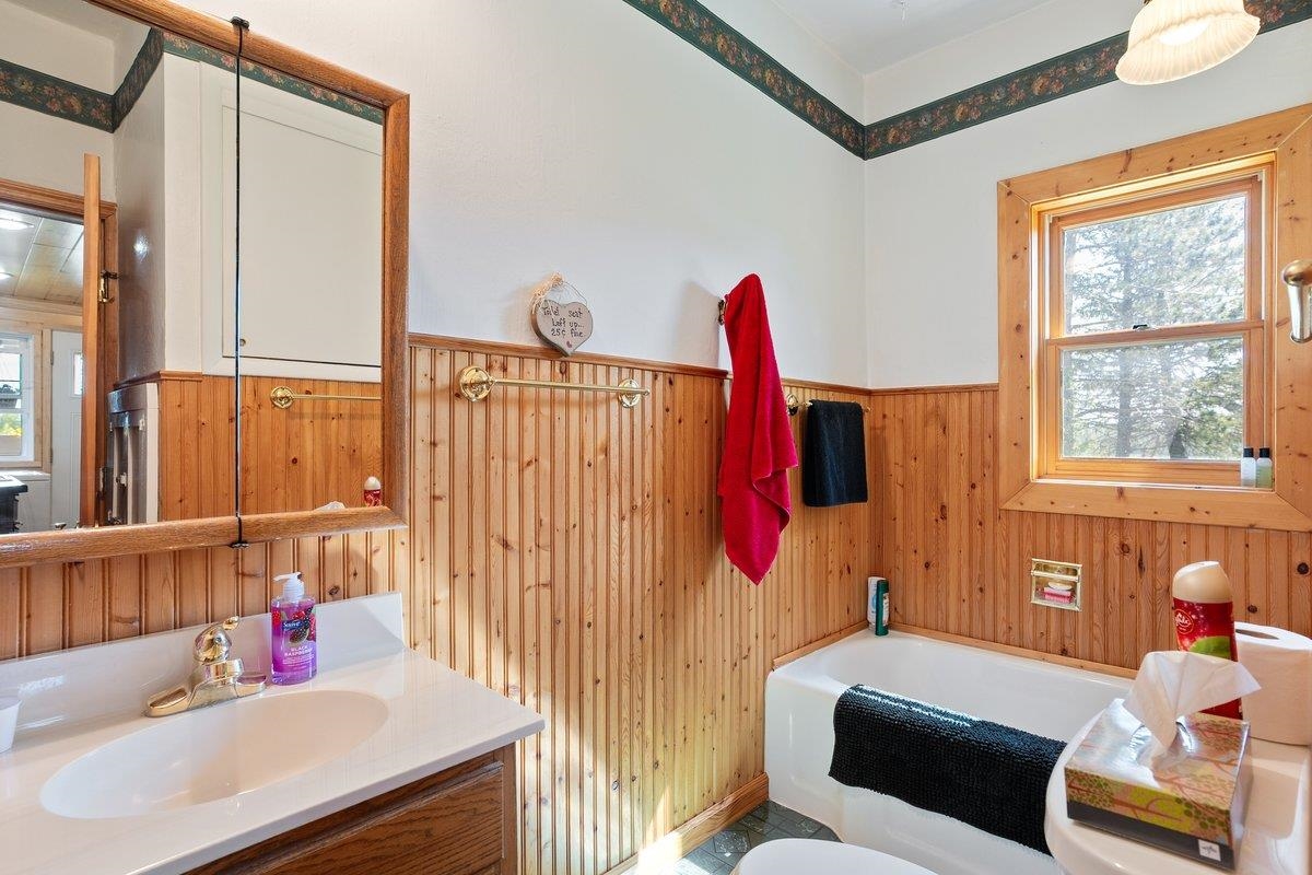 211515 DRAKE AVENUE, Stratford, Wisconsin 54484, 3 Bedrooms Bedrooms, ,2 BathroomsBathrooms,Residential,For Sale,211515 DRAKE AVENUE,22501950