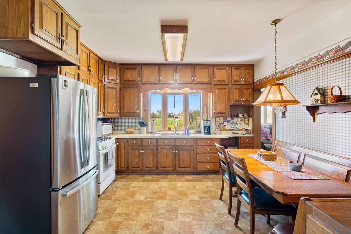 211515 DRAKE AVENUE, Stratford, Wisconsin 54484, 3 Bedrooms Bedrooms, ,2 BathroomsBathrooms,Residential,For Sale,211515 DRAKE AVENUE,22501950