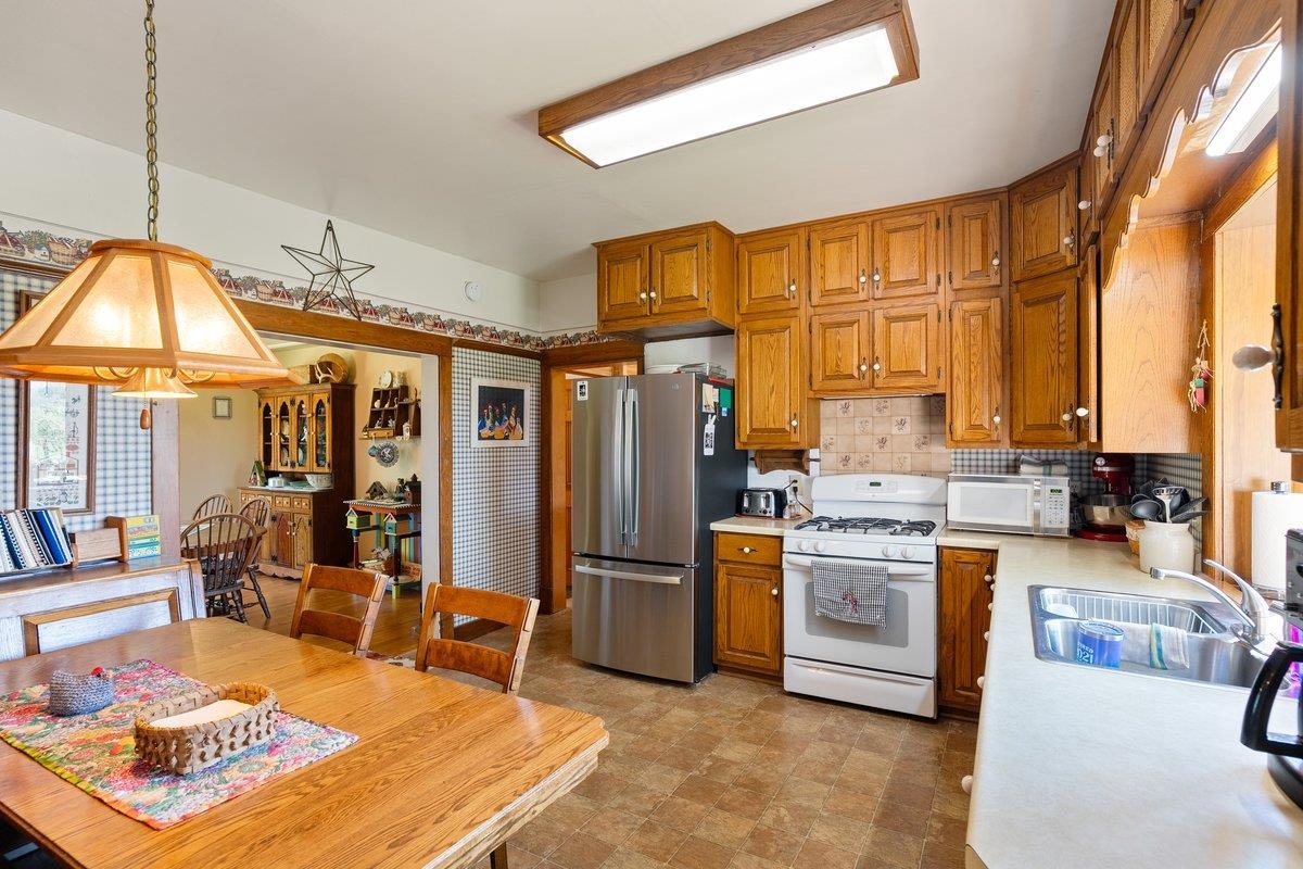 211515 DRAKE AVENUE, Stratford, Wisconsin 54484, 3 Bedrooms Bedrooms, ,2 BathroomsBathrooms,Residential,For Sale,211515 DRAKE AVENUE,22501950