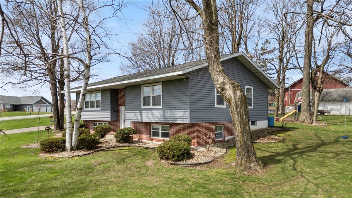 912 S 3RD AVENUE, Edgar, Wisconsin 54426, 4 Bedrooms Bedrooms, ,3 BathroomsBathrooms,Residential,For Sale,912 S 3RD AVENUE,22501967