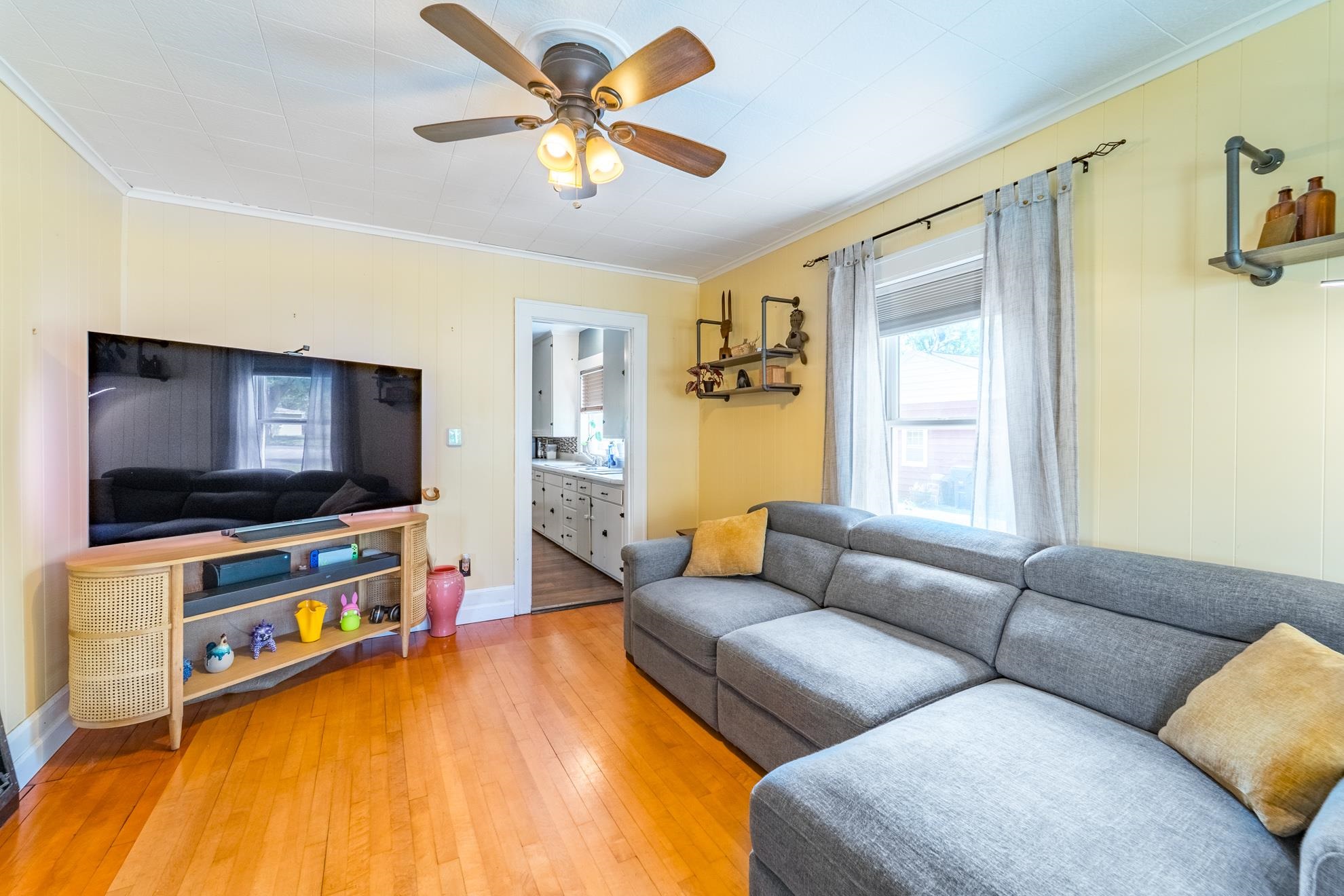 1237 S 6TH AVENUE, Wausau, Wisconsin 54401, 2 Bedrooms Bedrooms, ,2 BathroomsBathrooms,Residential,For Sale,1237 S 6TH AVENUE,22501984
