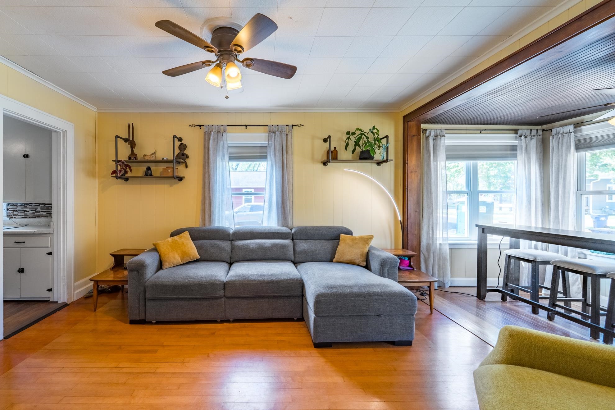 1237 S 6TH AVENUE, Wausau, Wisconsin 54401, 2 Bedrooms Bedrooms, ,2 BathroomsBathrooms,Residential,For Sale,1237 S 6TH AVENUE,22501984