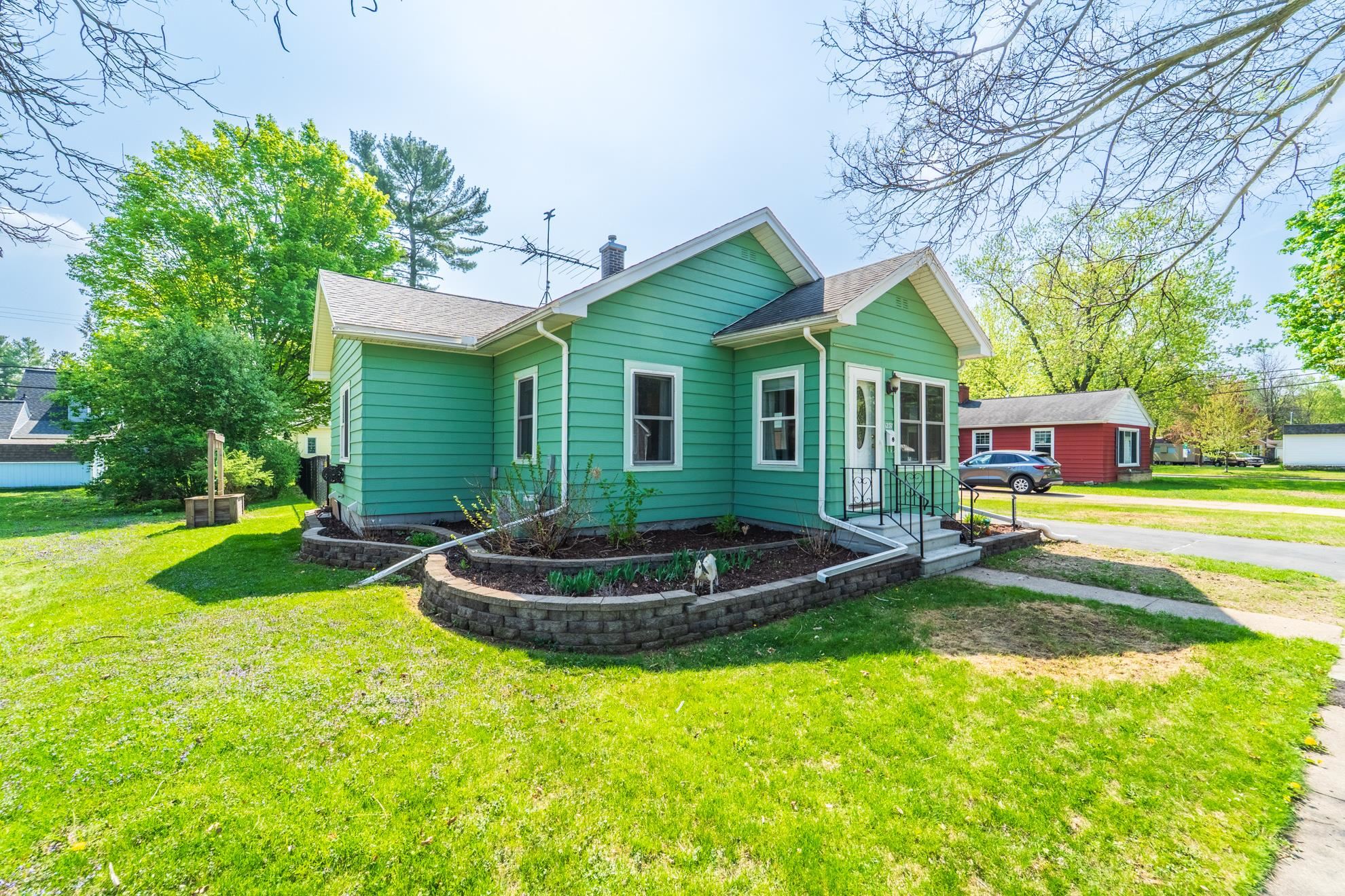 1237 S 6TH AVENUE, Wausau, Wisconsin 54401, 2 Bedrooms Bedrooms, ,2 BathroomsBathrooms,Residential,For Sale,1237 S 6TH AVENUE,22501984