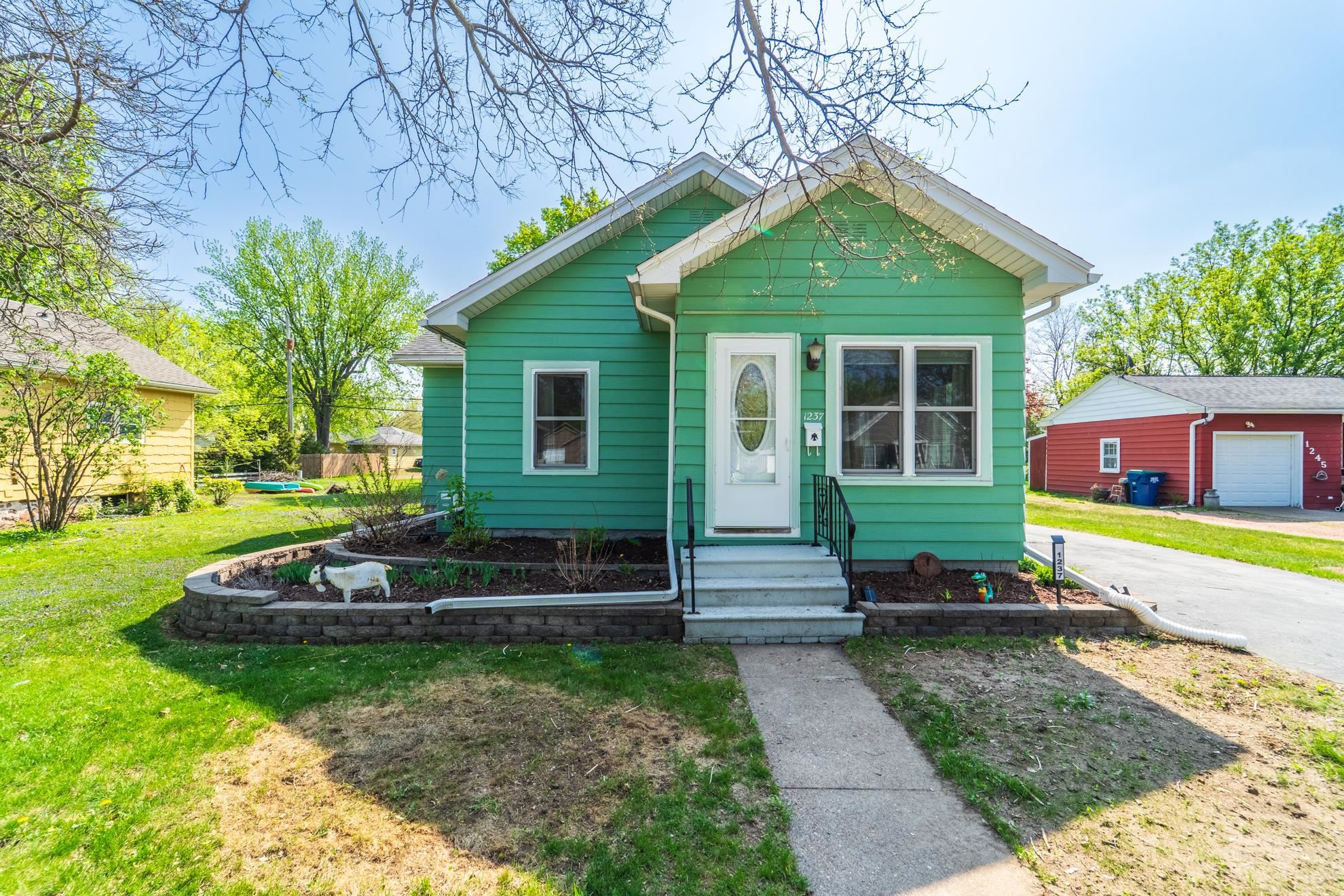 1237 S 6TH AVENUE, Wausau, Wisconsin 54401, 2 Bedrooms Bedrooms, ,2 BathroomsBathrooms,Residential,For Sale,1237 S 6TH AVENUE,22501984
