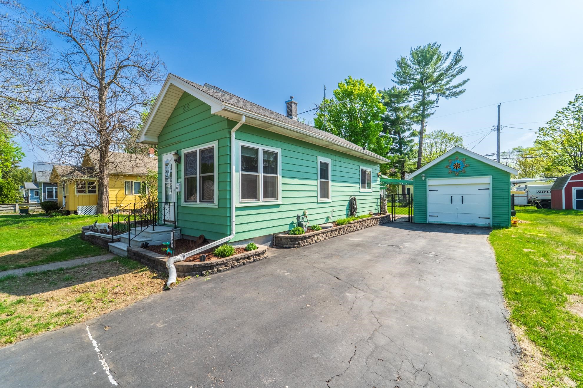1237 S 6TH AVENUE, Wausau, Wisconsin 54401, 2 Bedrooms Bedrooms, ,2 BathroomsBathrooms,Residential,For Sale,1237 S 6TH AVENUE,22501984