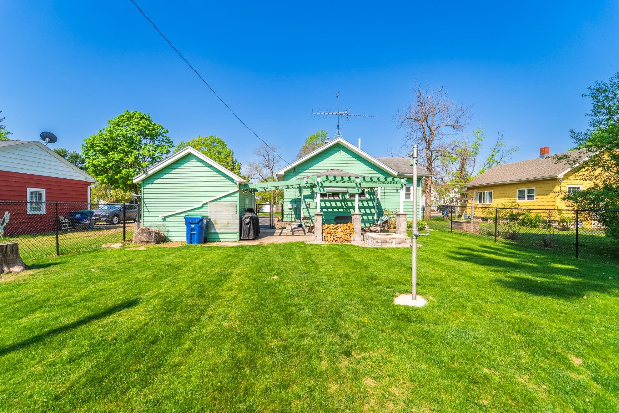 1237 S 6TH AVENUE, Wausau, Wisconsin 54401, 2 Bedrooms Bedrooms, ,2 BathroomsBathrooms,Residential,For Sale,1237 S 6TH AVENUE,22501984