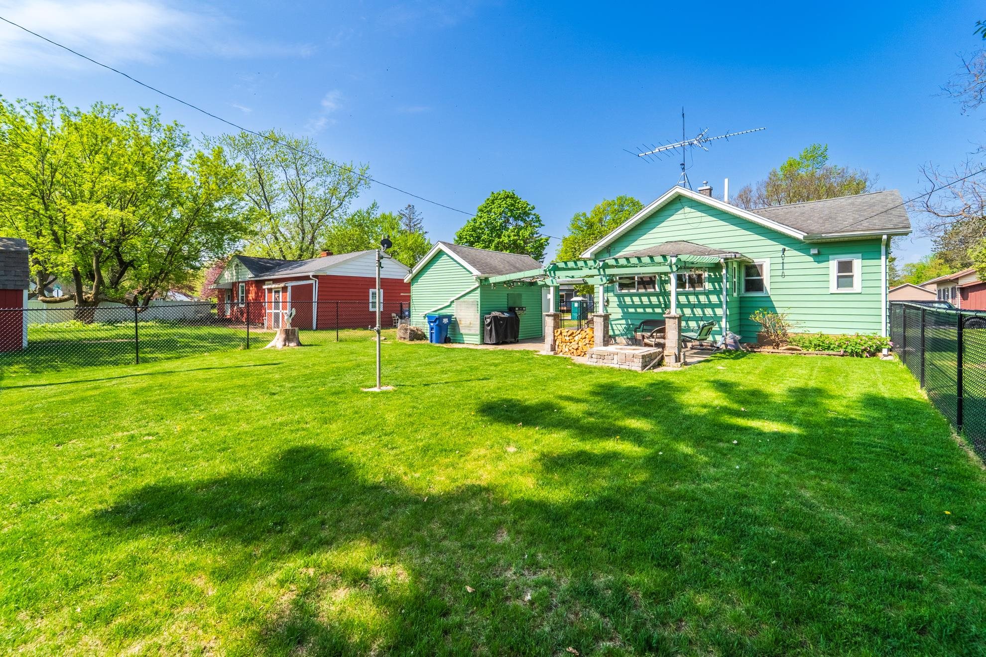1237 S 6TH AVENUE, Wausau, Wisconsin 54401, 2 Bedrooms Bedrooms, ,2 BathroomsBathrooms,Residential,For Sale,1237 S 6TH AVENUE,22501984