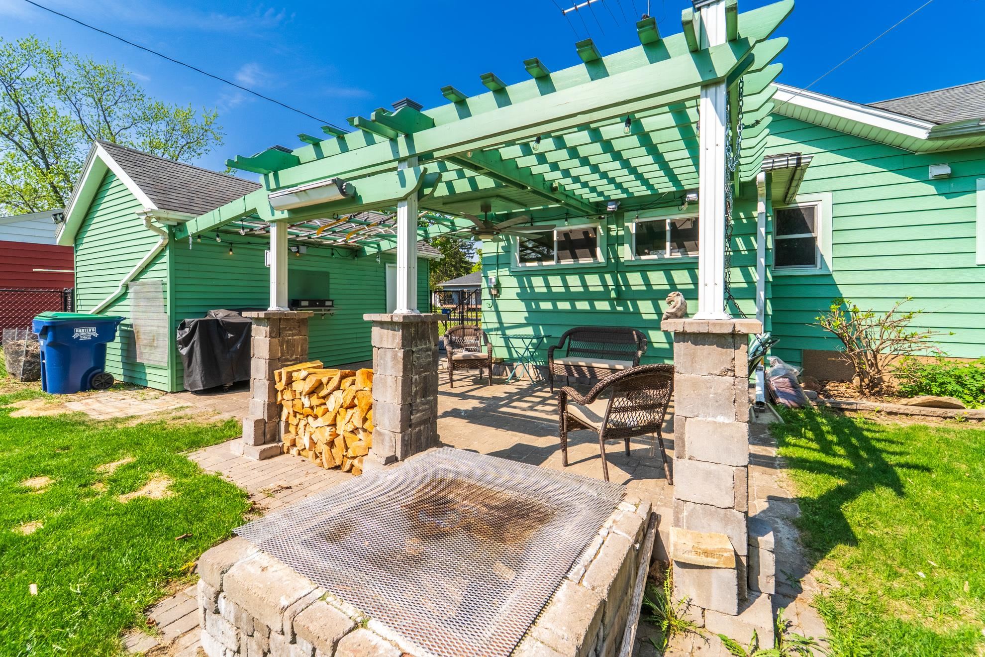 1237 S 6TH AVENUE, Wausau, Wisconsin 54401, 2 Bedrooms Bedrooms, ,2 BathroomsBathrooms,Residential,For Sale,1237 S 6TH AVENUE,22501984