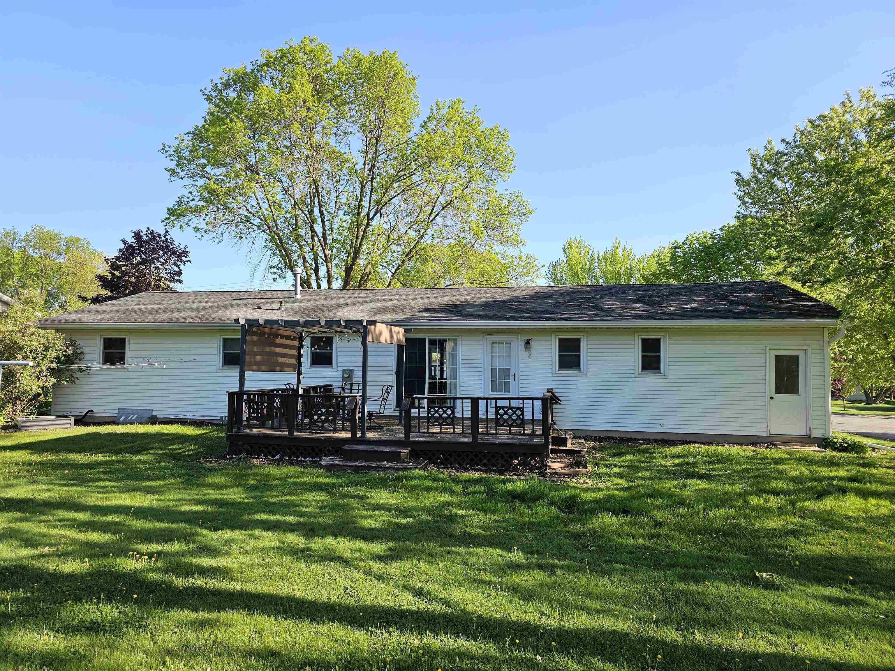 1100 W 17TH STREET, Marshfield, Wisconsin 54449, 3 Bedrooms Bedrooms, ,1 BathroomBathrooms,Residential,For Sale,1100 W 17TH STREET,22502002
