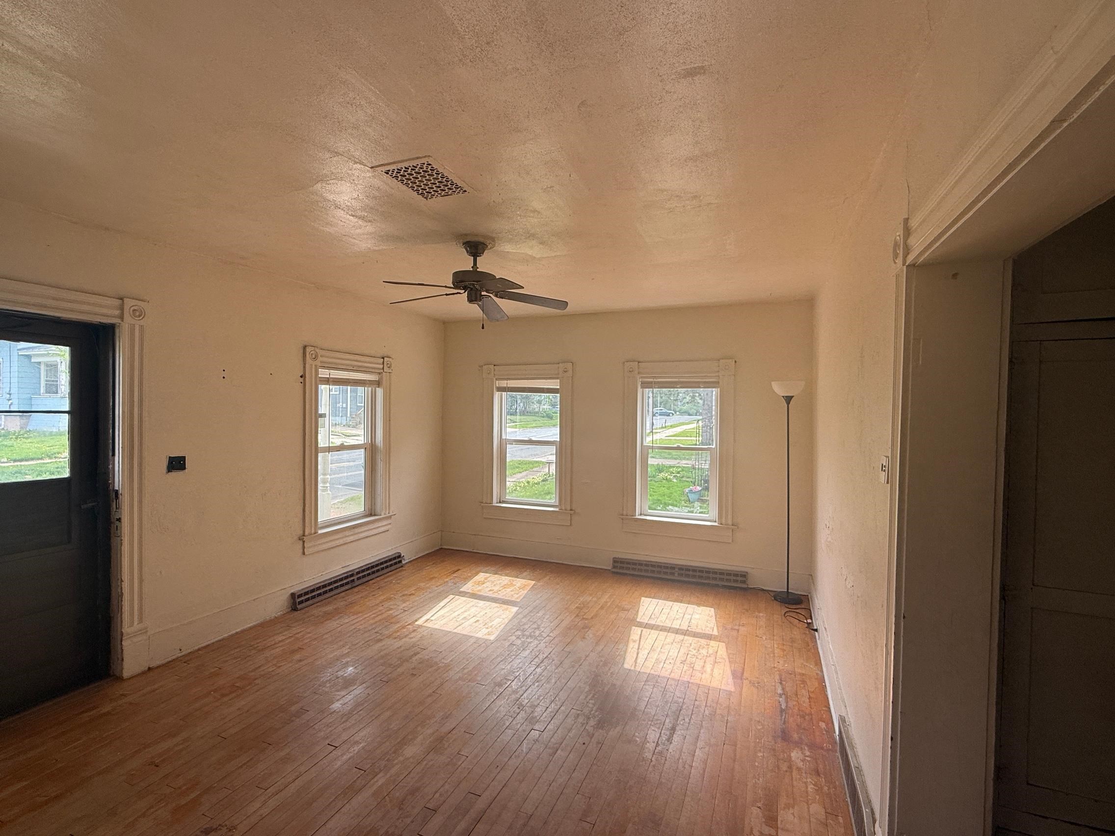 312 W 4TH STREET, Marshfield, Wisconsin 54449, 3 Bedrooms Bedrooms, ,2 BathroomsBathrooms,Residential,For Sale,312 W 4TH STREET,22502046