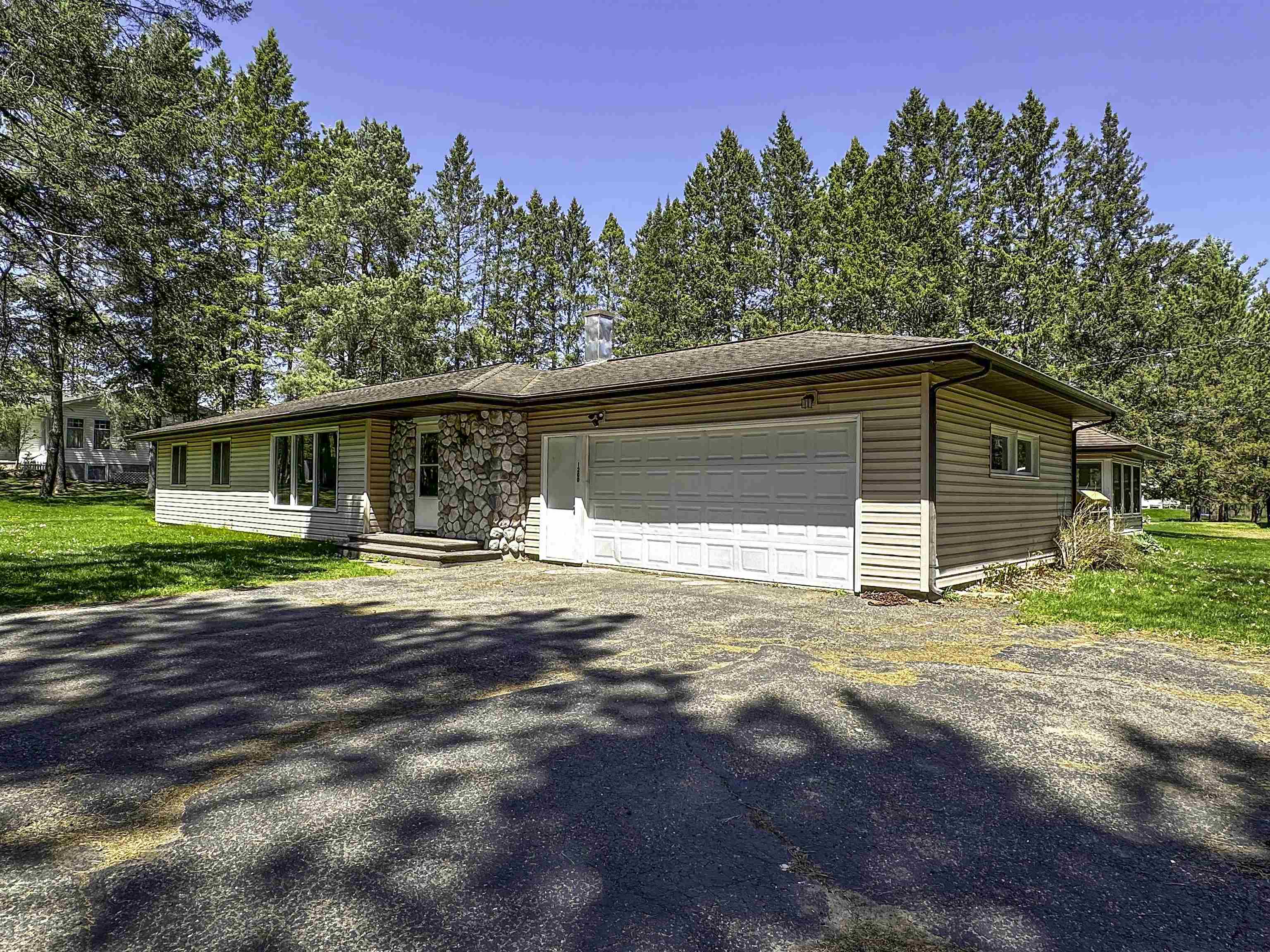 1200 4TH AVENUE NORTH, Park Falls, Wisconsin 54552, 3 Bedrooms Bedrooms, ,2 BathroomsBathrooms,Residential,For Sale,1200 4TH AVENUE NORTH,22502060