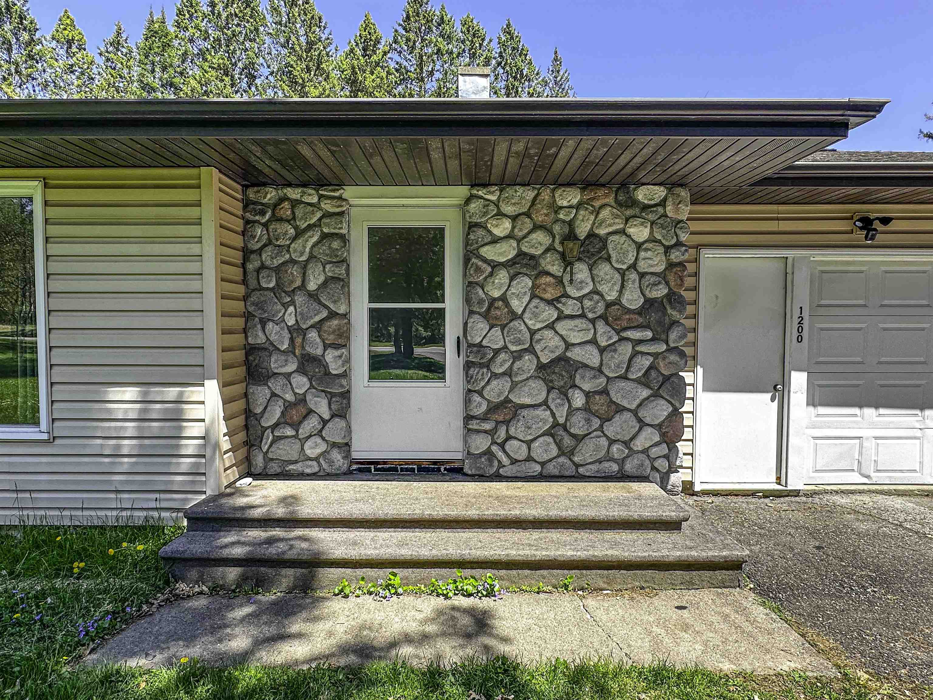 1200 4TH AVENUE NORTH, Park Falls, Wisconsin 54552, 3 Bedrooms Bedrooms, ,2 BathroomsBathrooms,Residential,For Sale,1200 4TH AVENUE NORTH,22502060