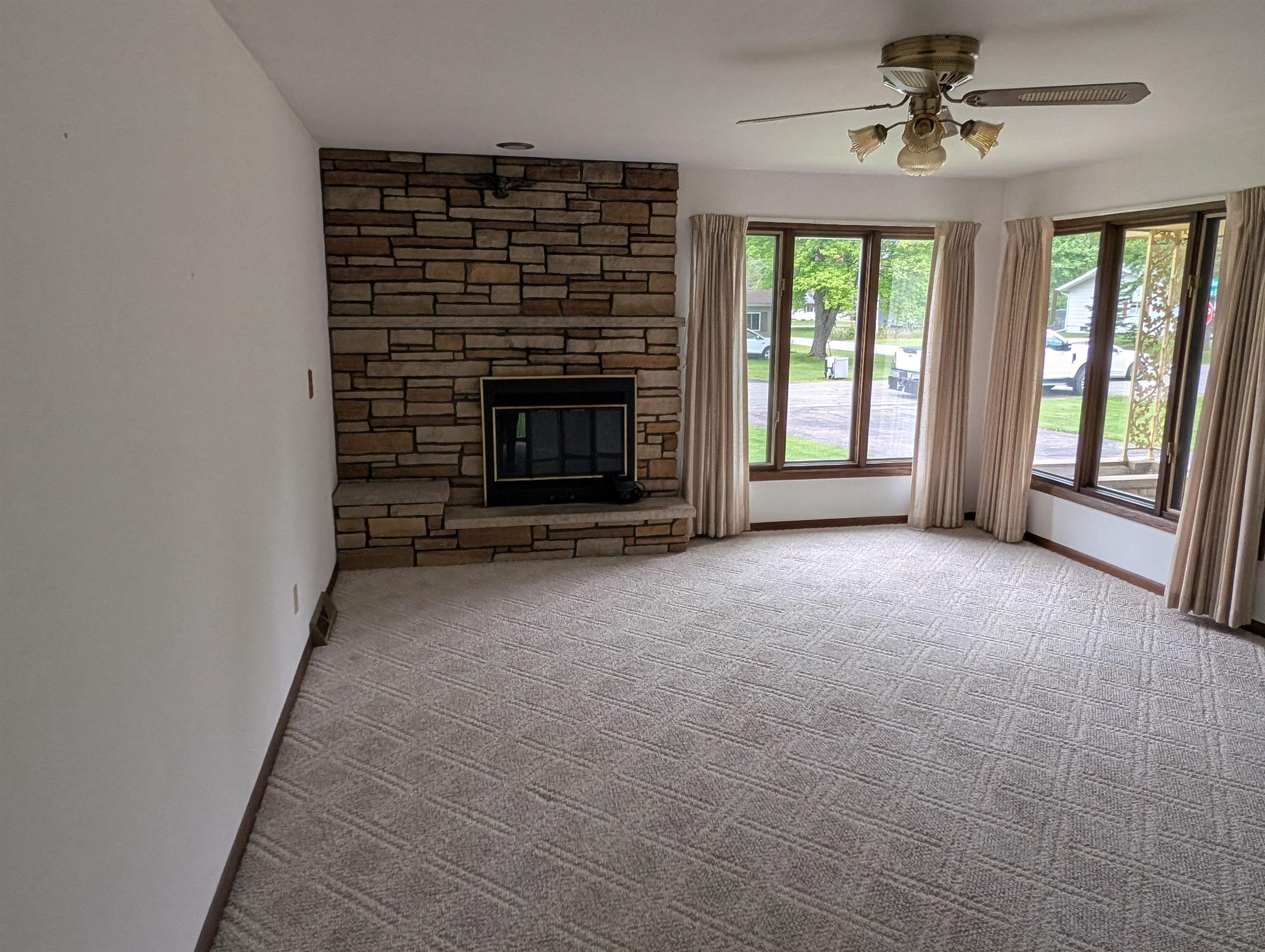 1721 HEUSS AVENUE, Weston, Wisconsin 54476, 3 Bedrooms Bedrooms, ,2 BathroomsBathrooms,Residential,For Sale,1721 HEUSS AVENUE,22502100