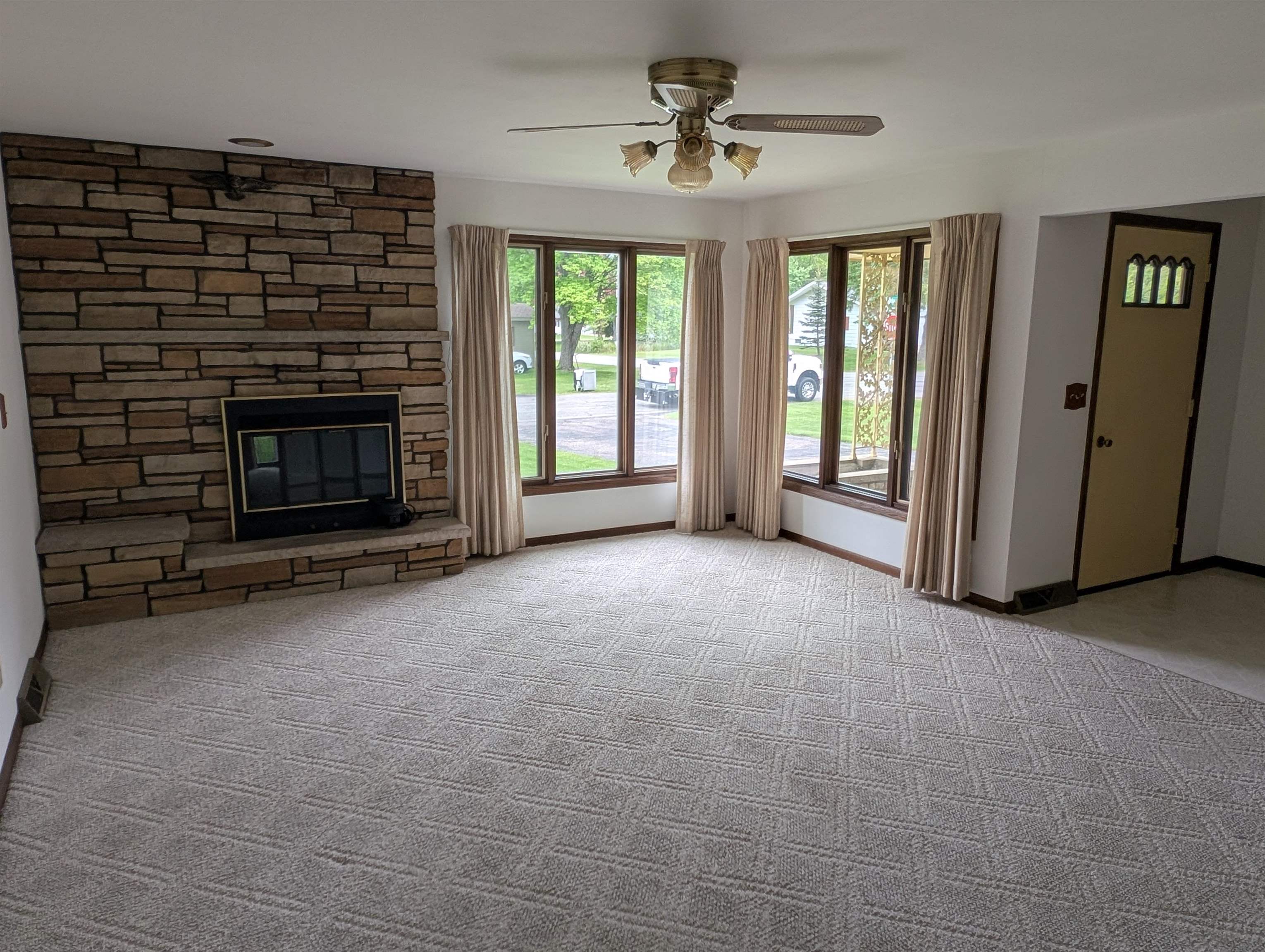 1721 HEUSS AVENUE, Weston, Wisconsin 54476, 3 Bedrooms Bedrooms, ,2 BathroomsBathrooms,Residential,For Sale,1721 HEUSS AVENUE,22502100