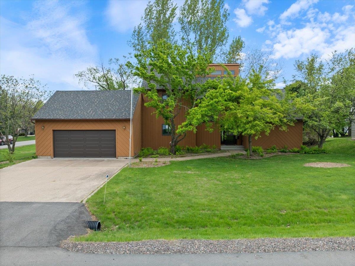 1000 W CHAPEL STREET, Marshfield, Wisconsin 54449, 3 Bedrooms Bedrooms, ,2 BathroomsBathrooms,Residential,For Sale,1000 W CHAPEL STREET,22502108