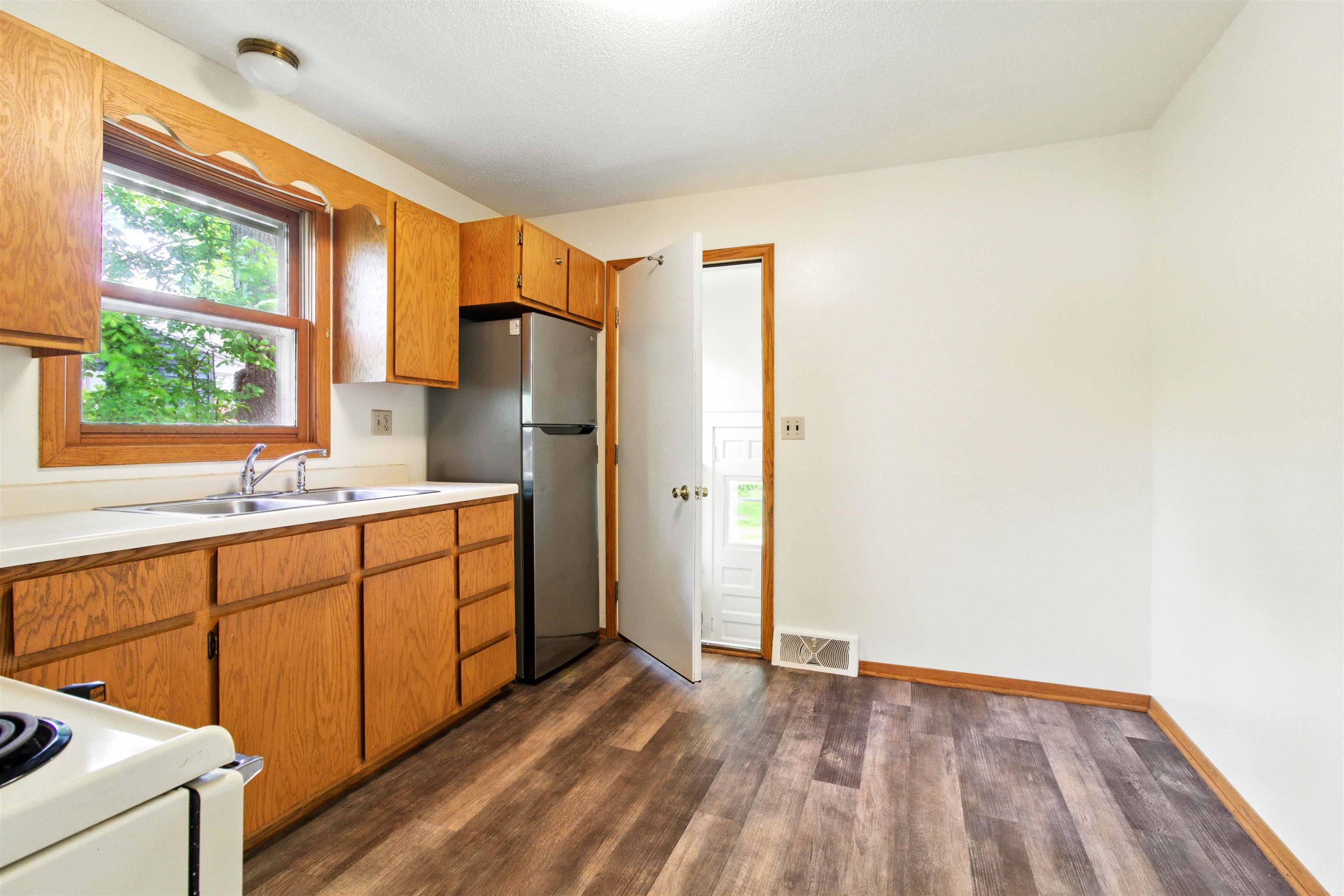 231 14TH STREET NORTH, Wisconsin Rapids, Wisconsin 54494, 2 Bedrooms Bedrooms, ,1 BathroomBathrooms,Residential,For Sale,231 14TH STREET NORTH,22502125