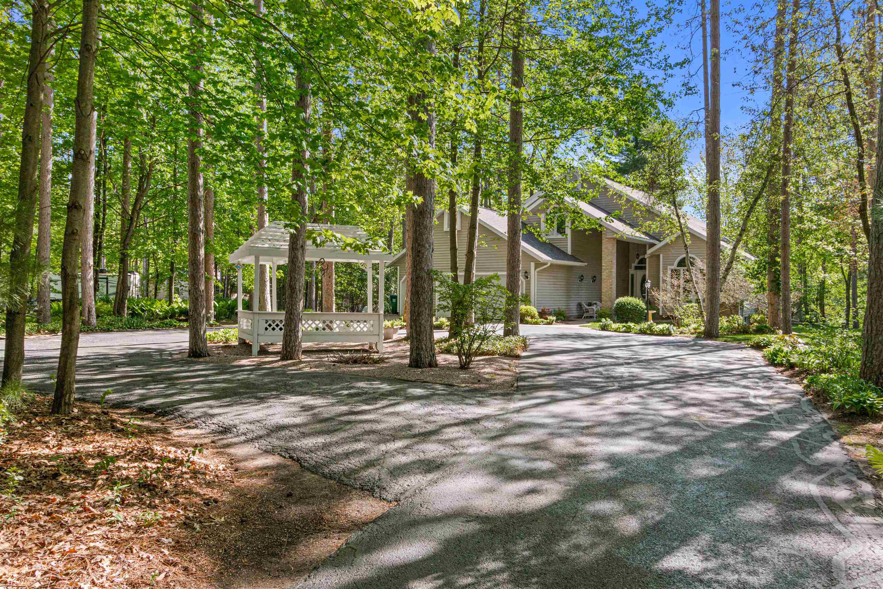 N1124 COUNTY ROAD E, Waupaca, Wisconsin 54981, 3 Bedrooms Bedrooms, ,4 BathroomsBathrooms,Residential,For Sale,N1124 COUNTY ROAD E,22502138