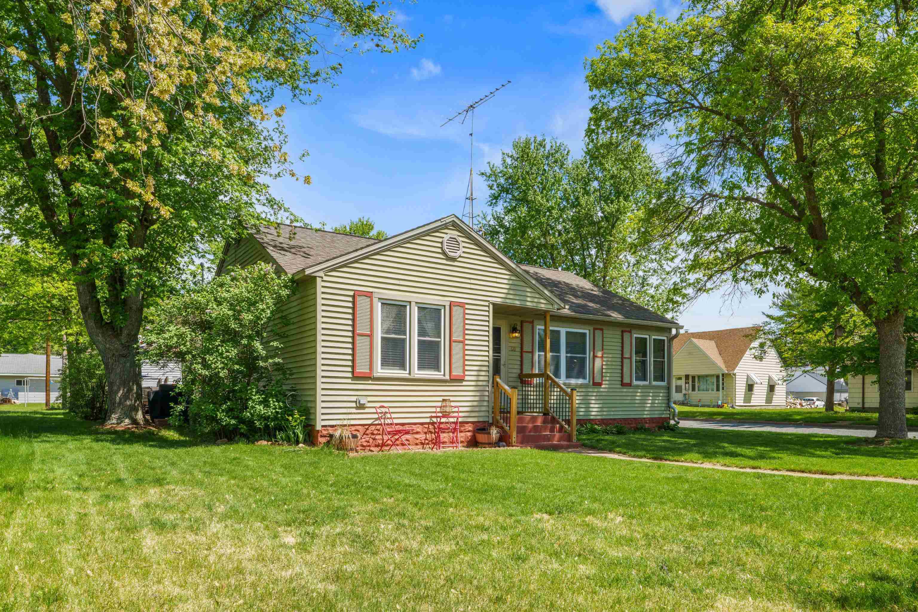 60 MADISON AVENUE, Port Edwards, Wisconsin 54469, 3 Bedrooms Bedrooms, ,2 BathroomsBathrooms,Residential,For Sale,60 MADISON AVENUE,22502183