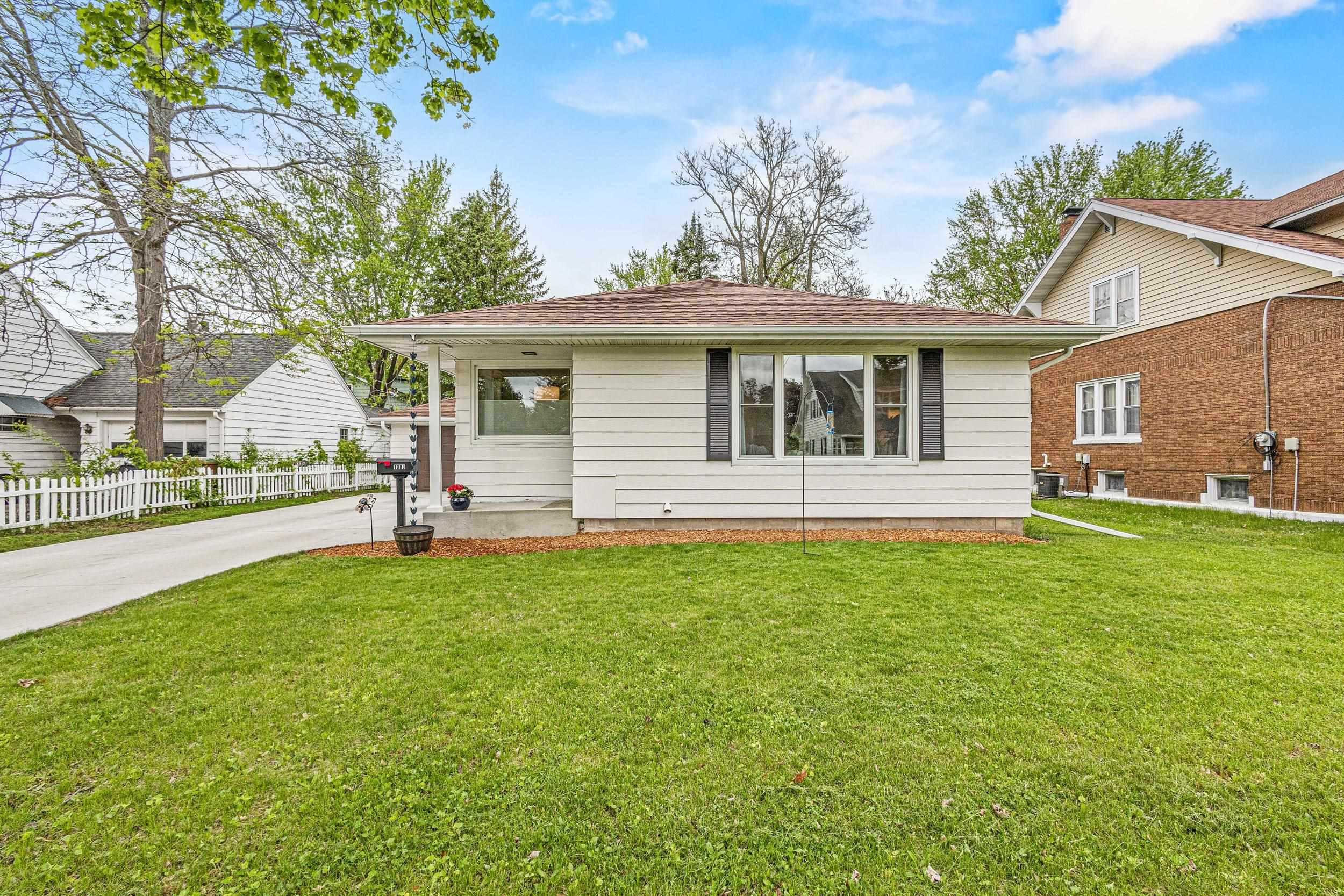 1008 FOURTH AVENUE, Stevens Point, Wisconsin 54481, 3 Bedrooms Bedrooms, ,1 BathroomBathrooms,Residential,For Sale,1008 FOURTH AVENUE,22502191