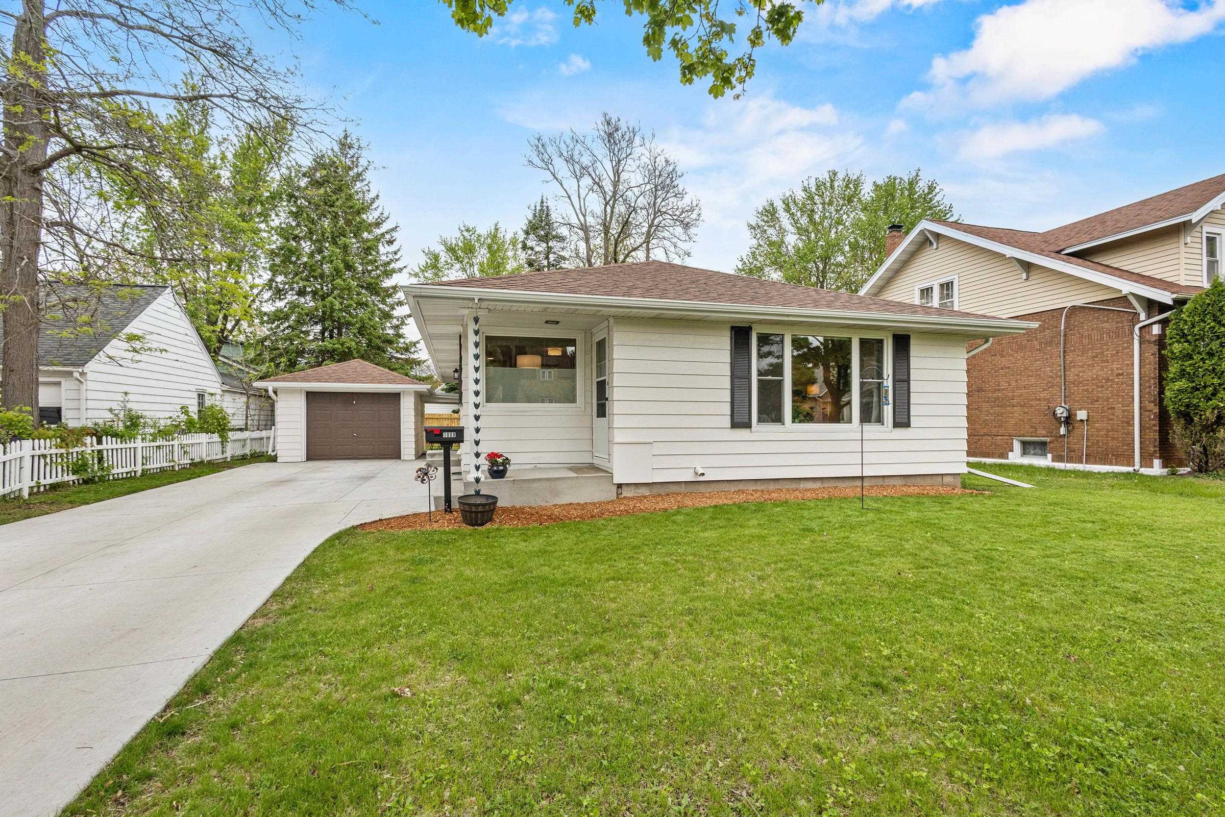 1008 FOURTH AVENUE, Stevens Point, Wisconsin 54481, 3 Bedrooms Bedrooms, ,1 BathroomBathrooms,Residential,For Sale,1008 FOURTH AVENUE,22502191