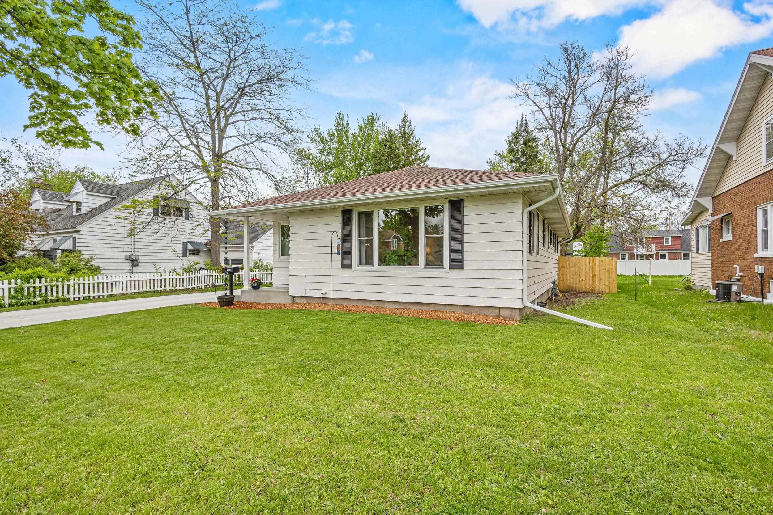 1008 FOURTH AVENUE, Stevens Point, Wisconsin 54481, 3 Bedrooms Bedrooms, ,1 BathroomBathrooms,Residential,For Sale,1008 FOURTH AVENUE,22502191