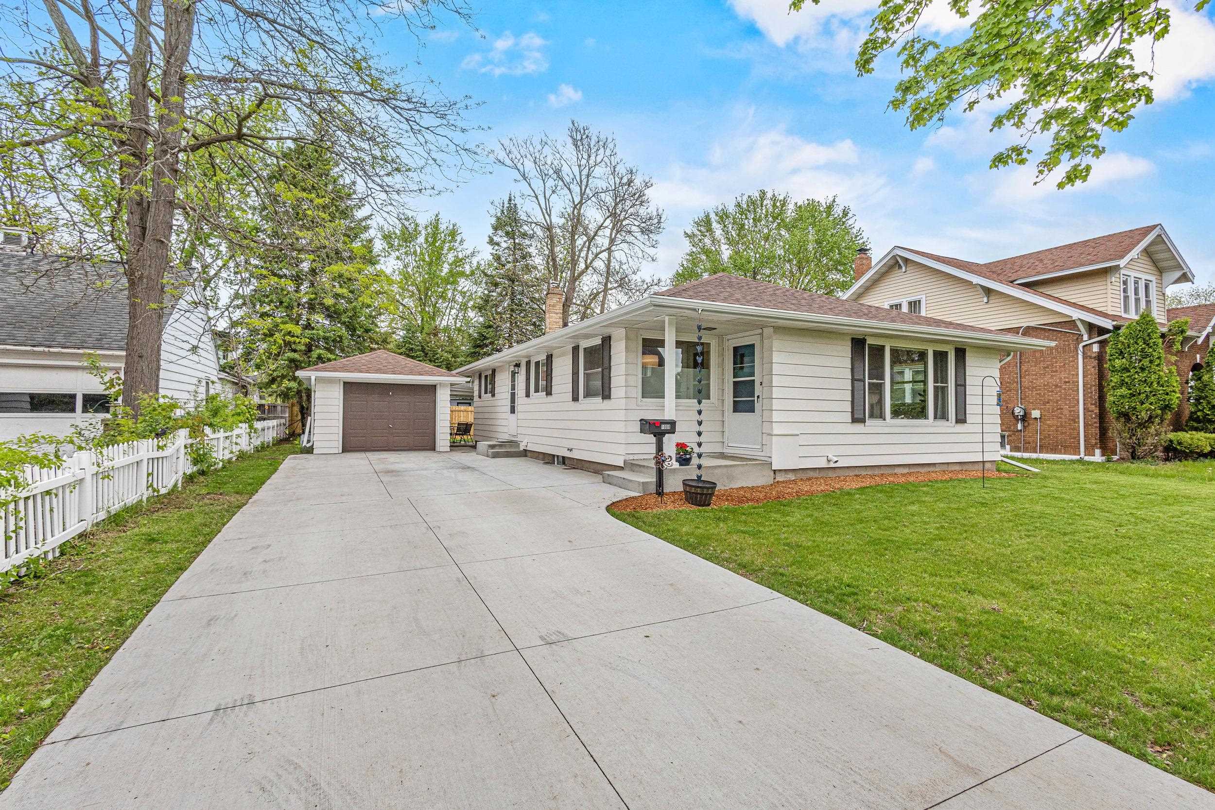 1008 FOURTH AVENUE, Stevens Point, Wisconsin 54481, 3 Bedrooms Bedrooms, ,1 BathroomBathrooms,Residential,For Sale,1008 FOURTH AVENUE,22502191