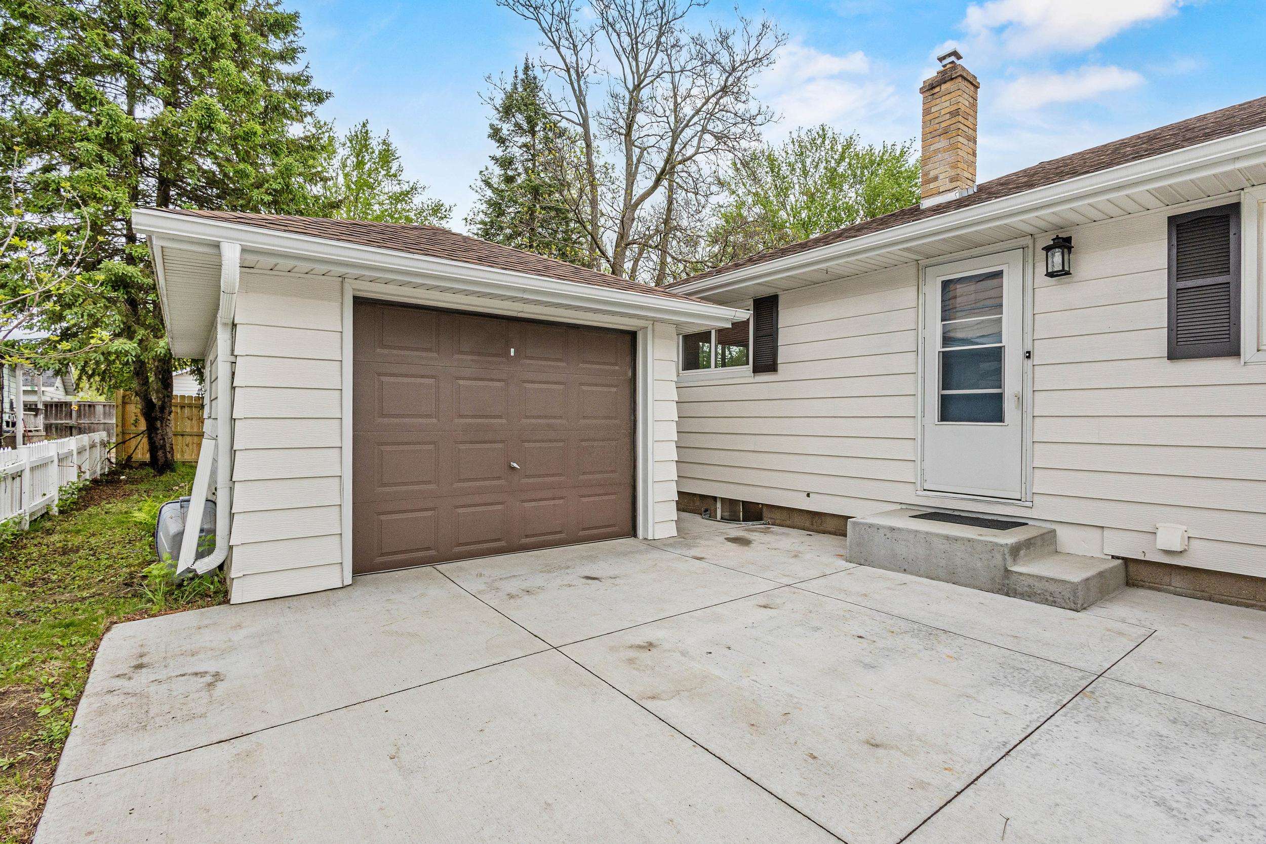 1008 FOURTH AVENUE, Stevens Point, Wisconsin 54481, 3 Bedrooms Bedrooms, ,1 BathroomBathrooms,Residential,For Sale,1008 FOURTH AVENUE,22502191