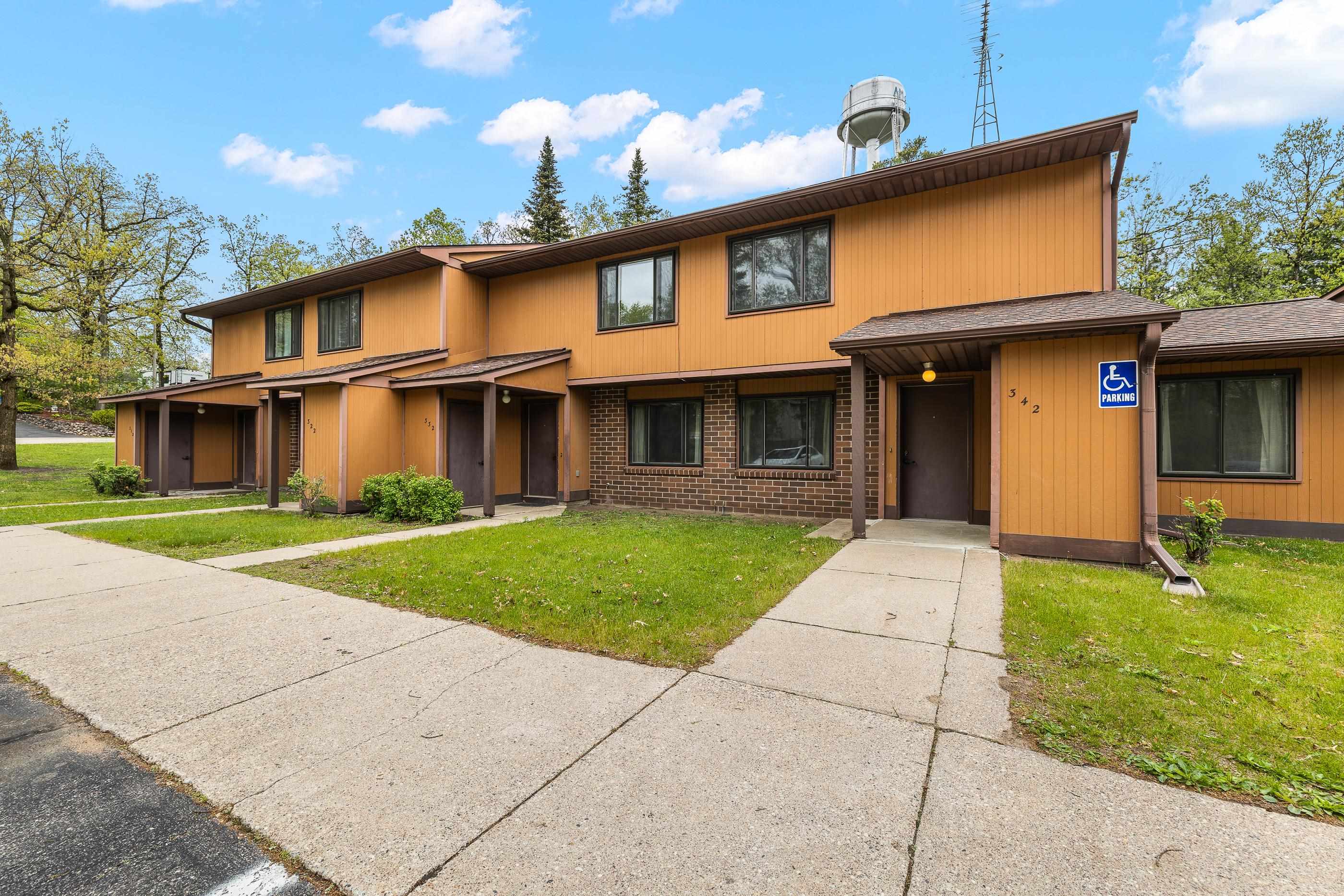 312 CLINTON COURT, Amherst, Wisconsin 54406, 2 Bedrooms Bedrooms, ,1.5 BathroomsBathrooms,Multi-family,For Sale,312 CLINTON COURT,22502201