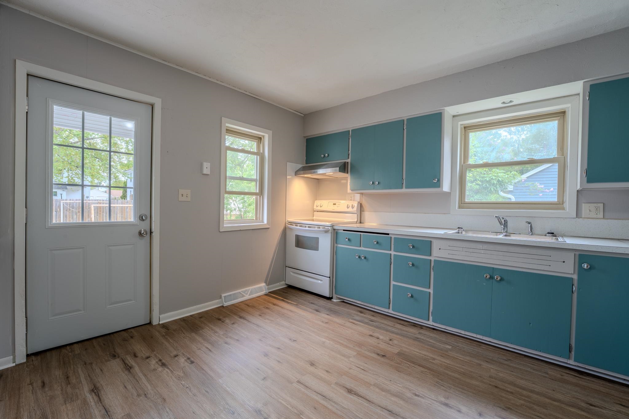 209 N 5TH AVENUE, Wausau, Wisconsin 54401, 2 Bedrooms Bedrooms, ,1 BathroomBathrooms,Residential,For Sale,209 N 5TH AVENUE,22502204