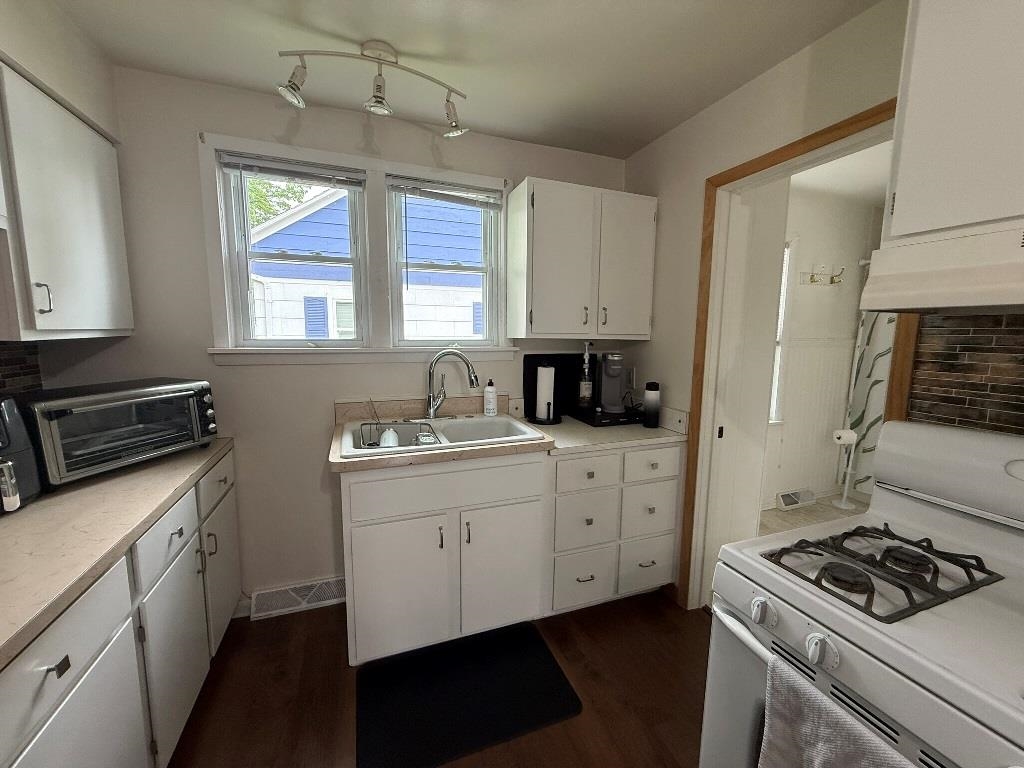 908 N 7TH AVENUE, Wausau, Wisconsin 54401, 1 Bedroom Bedrooms, ,1 BathroomBathrooms,Residential,For Sale,908 N 7TH AVENUE,22502208