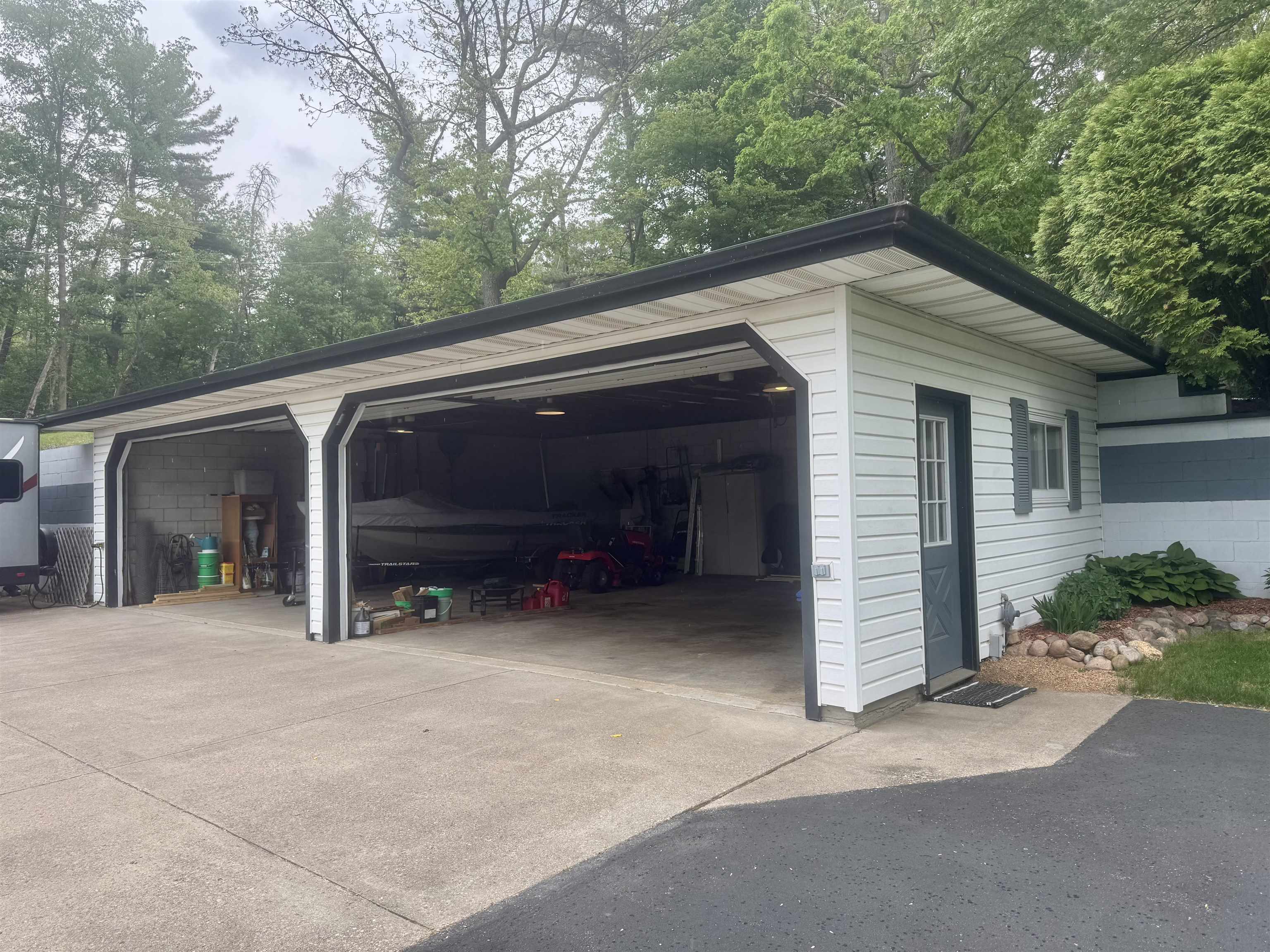 6307 OLD AMISH ROAD, Plover, Wisconsin 54467, 2 Bedrooms Bedrooms, ,2 BathroomsBathrooms,Residential,For Sale,6307 OLD AMISH ROAD,22502214